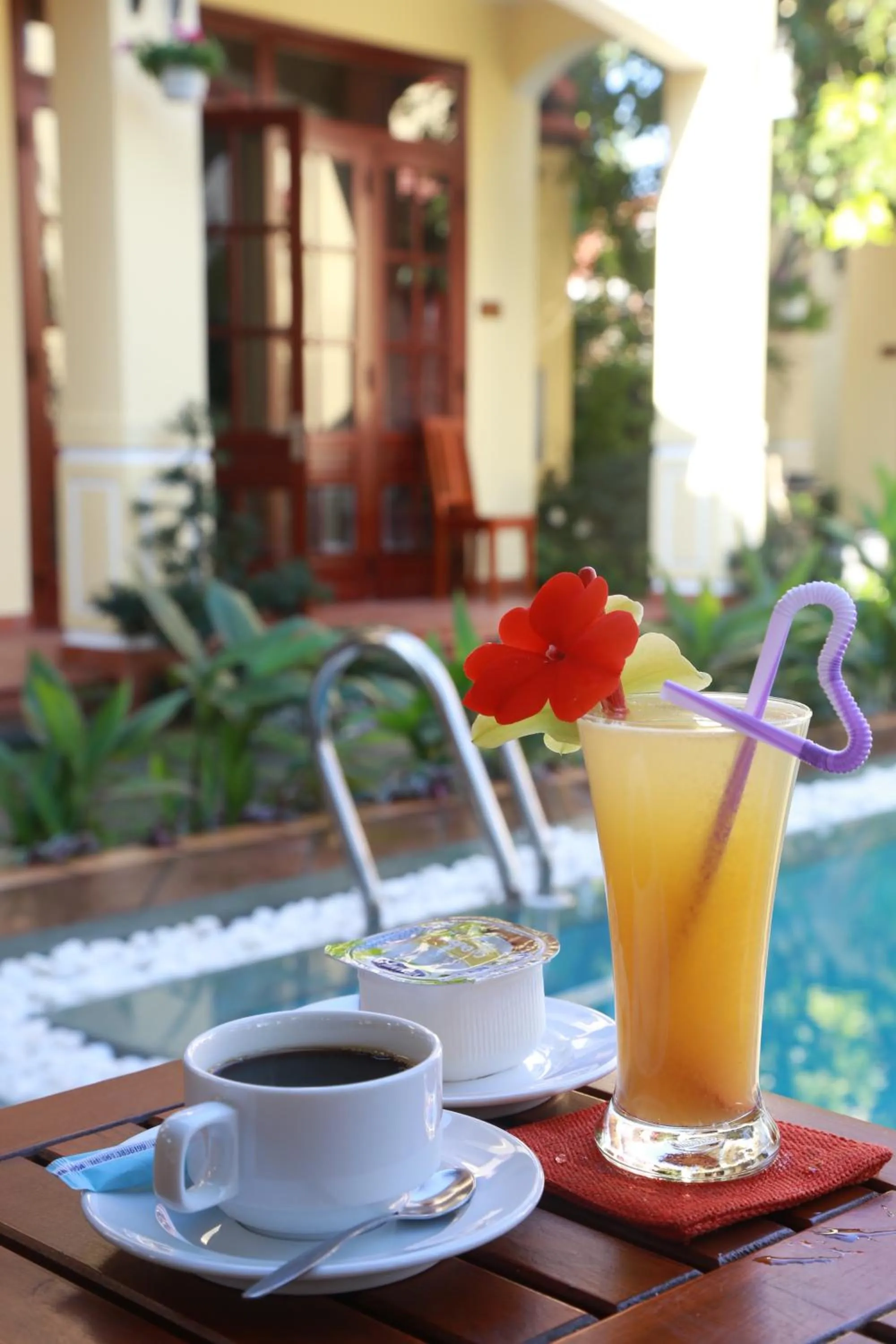 Food and drinks in The Earth Villa