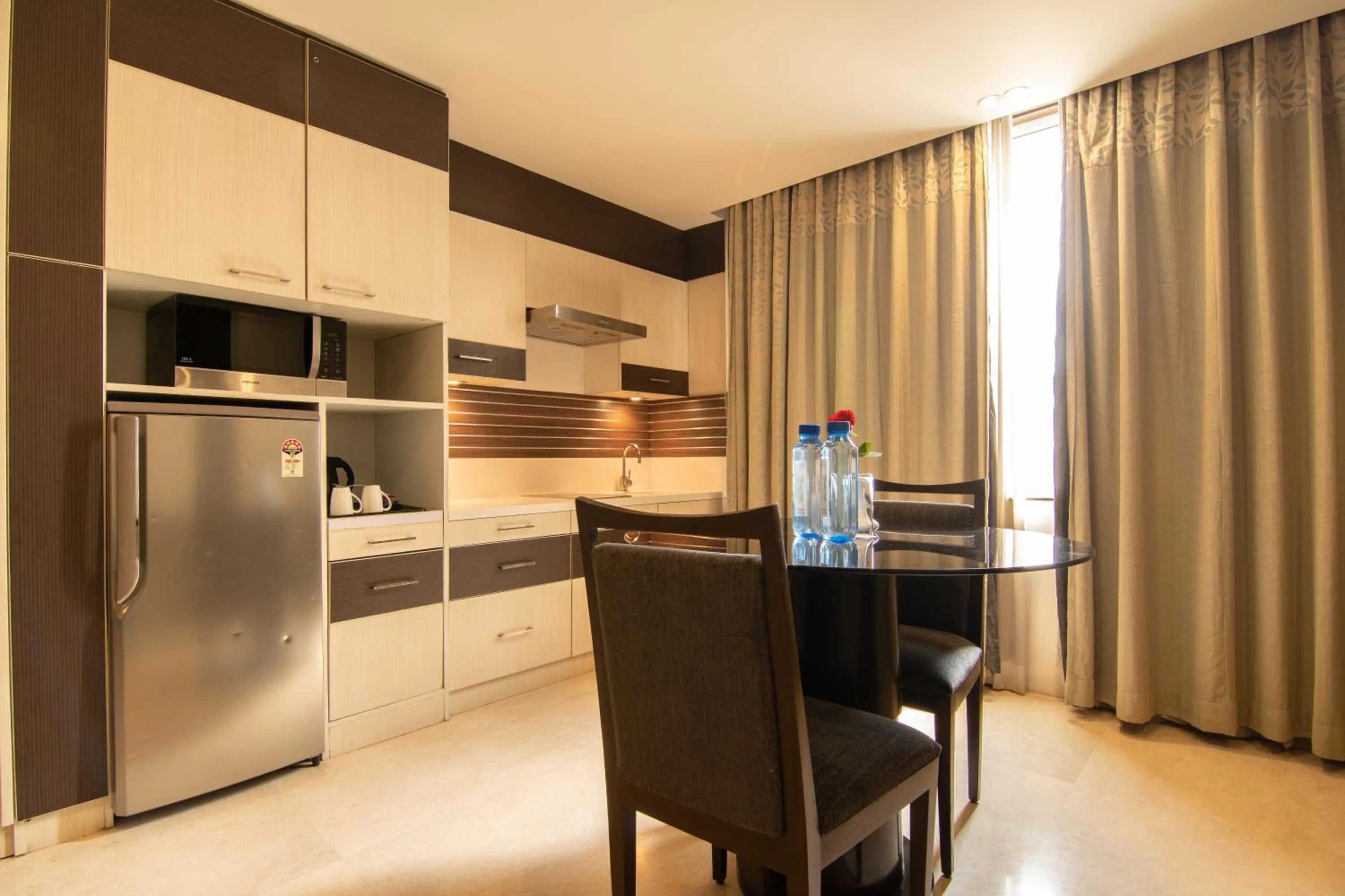 Kitchen or kitchenette in Halcyon Hotel Residences Koramangala - Bangalore