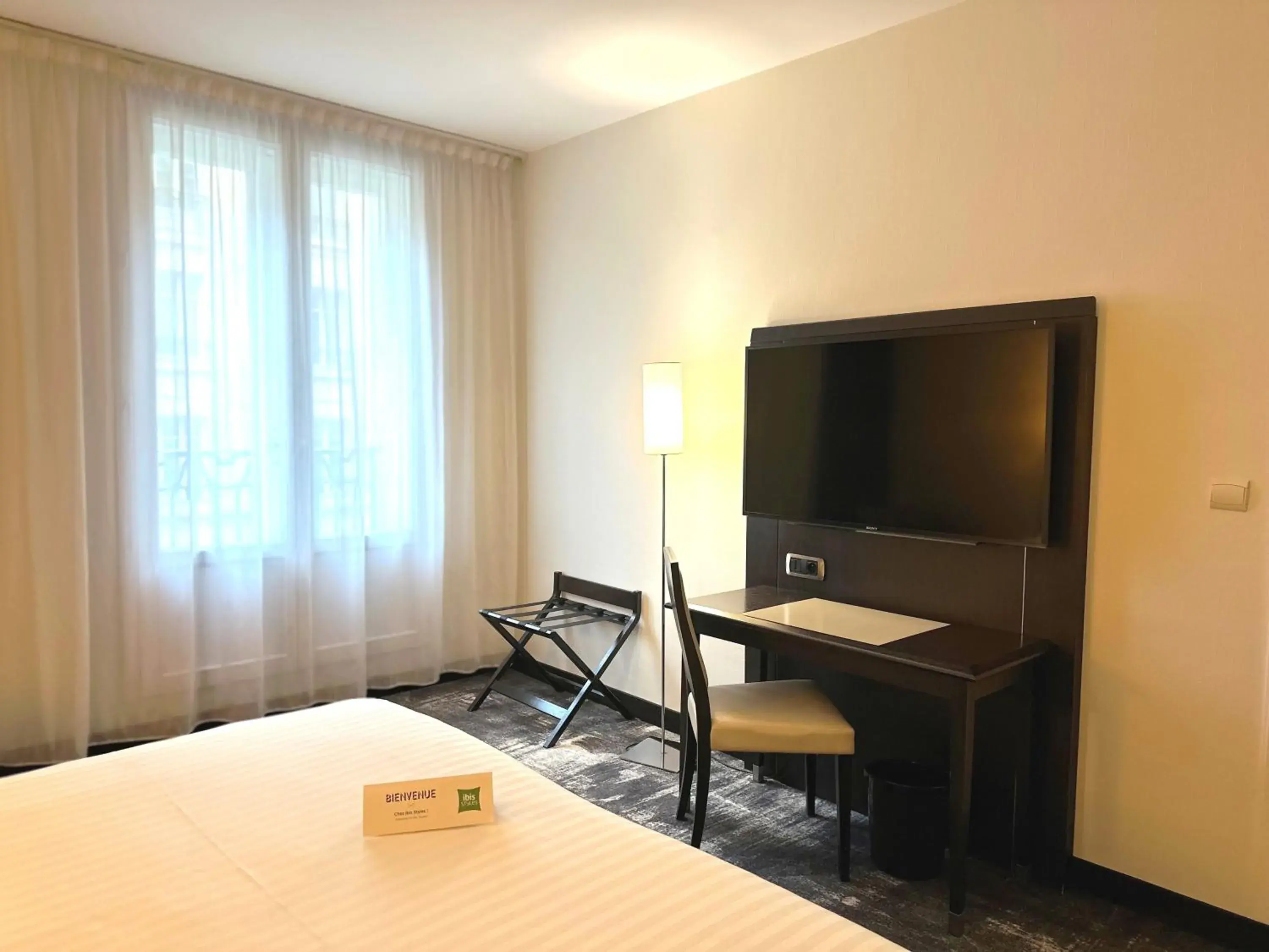 Bedroom, Bed in Ibis Styles Metz Centre Gare Bedroom, Bed in Ibis Styles Metz Centre Gare