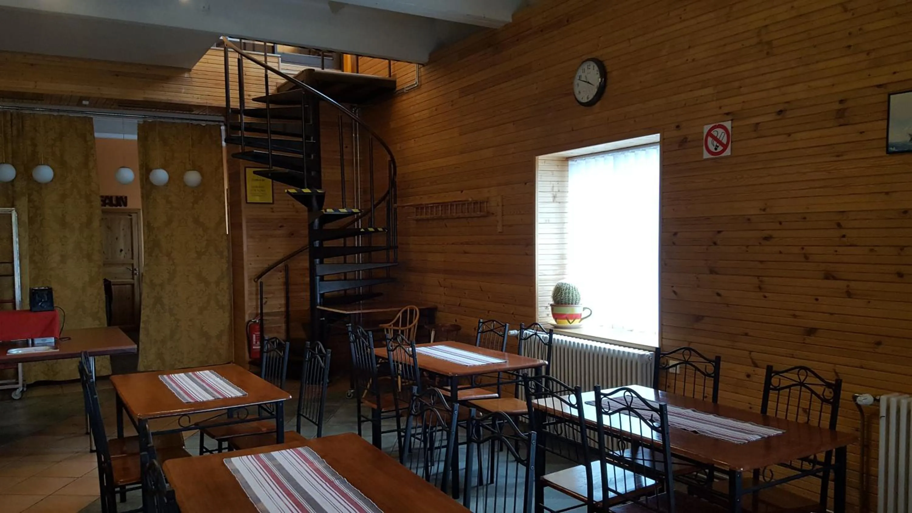 Restaurant/places to eat in Konse Motel and Caravan Camping