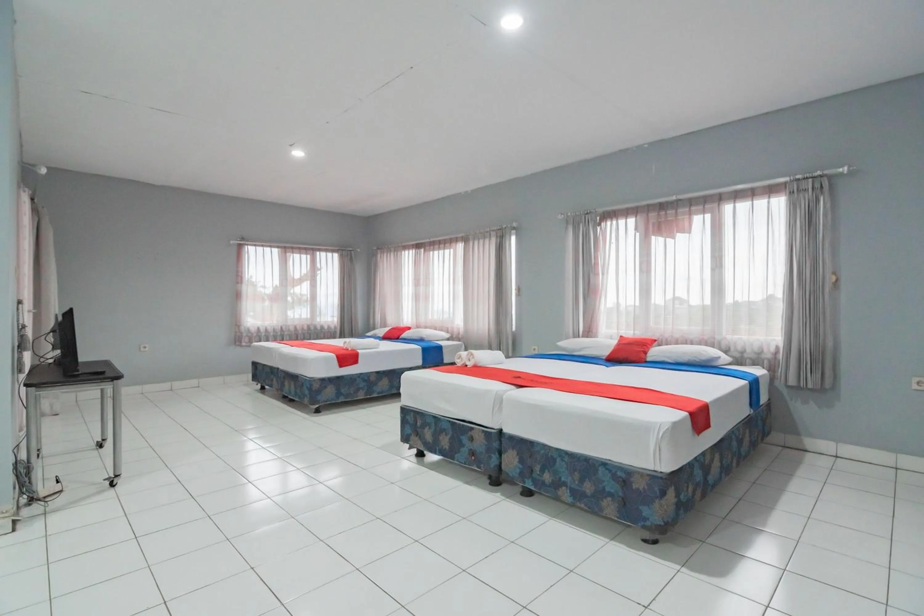 Bedroom, Bed in RedDoorz near Farm House 4