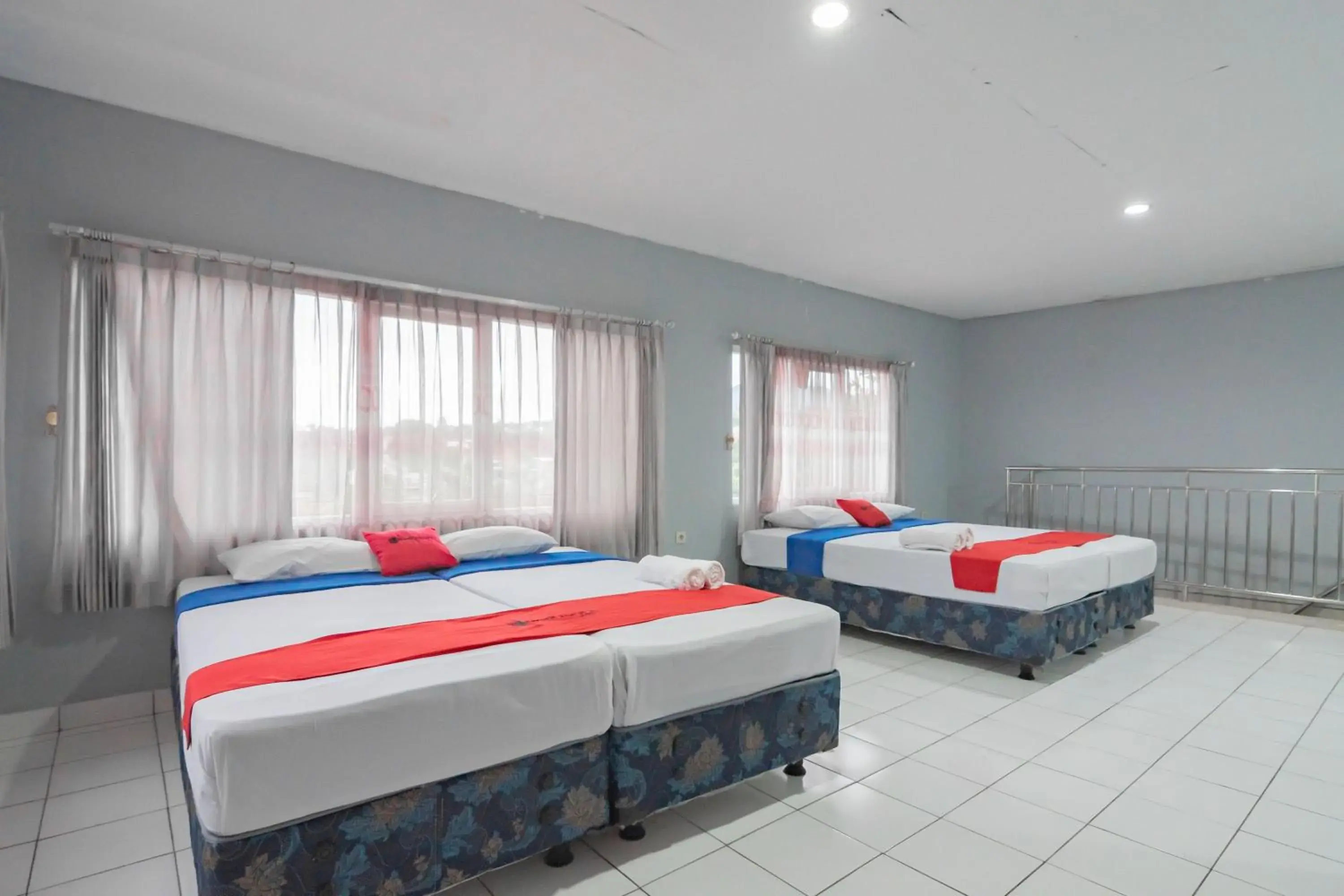 Family Room in RedDoorz near Farm House 4 Family Room in RedDoorz near Farm House 4