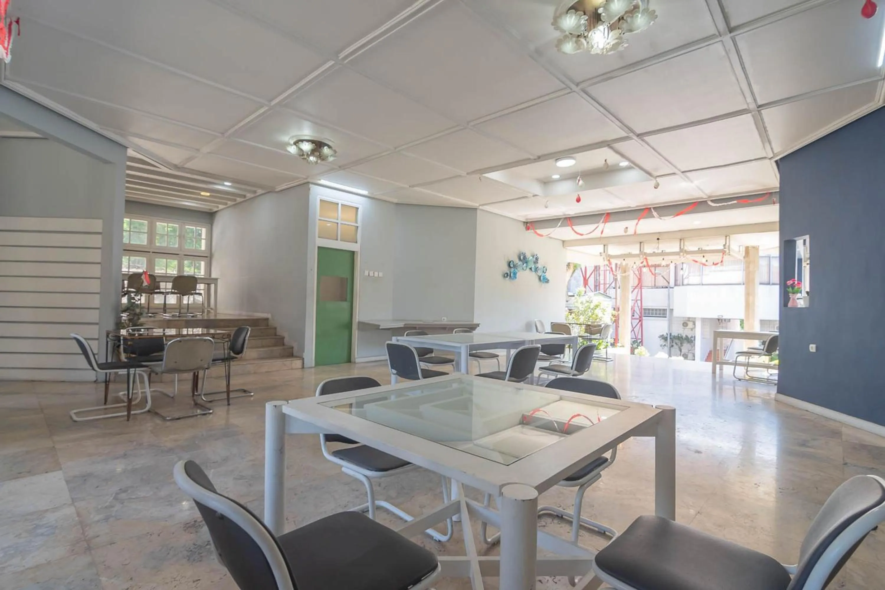 Dining area in RedDoorz near Farm House 4