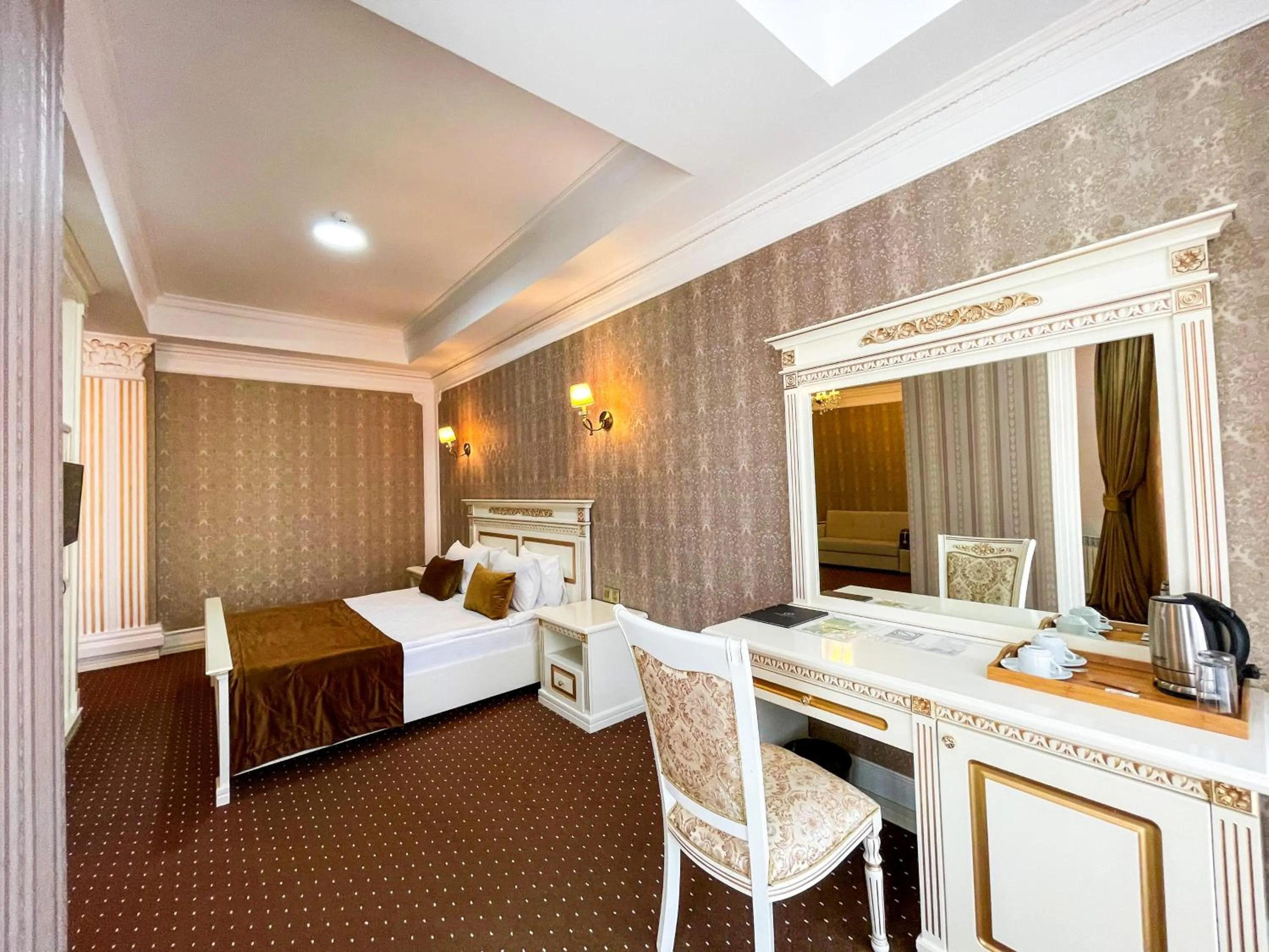 Photo of the whole room, Bed in Premier Palace Baku