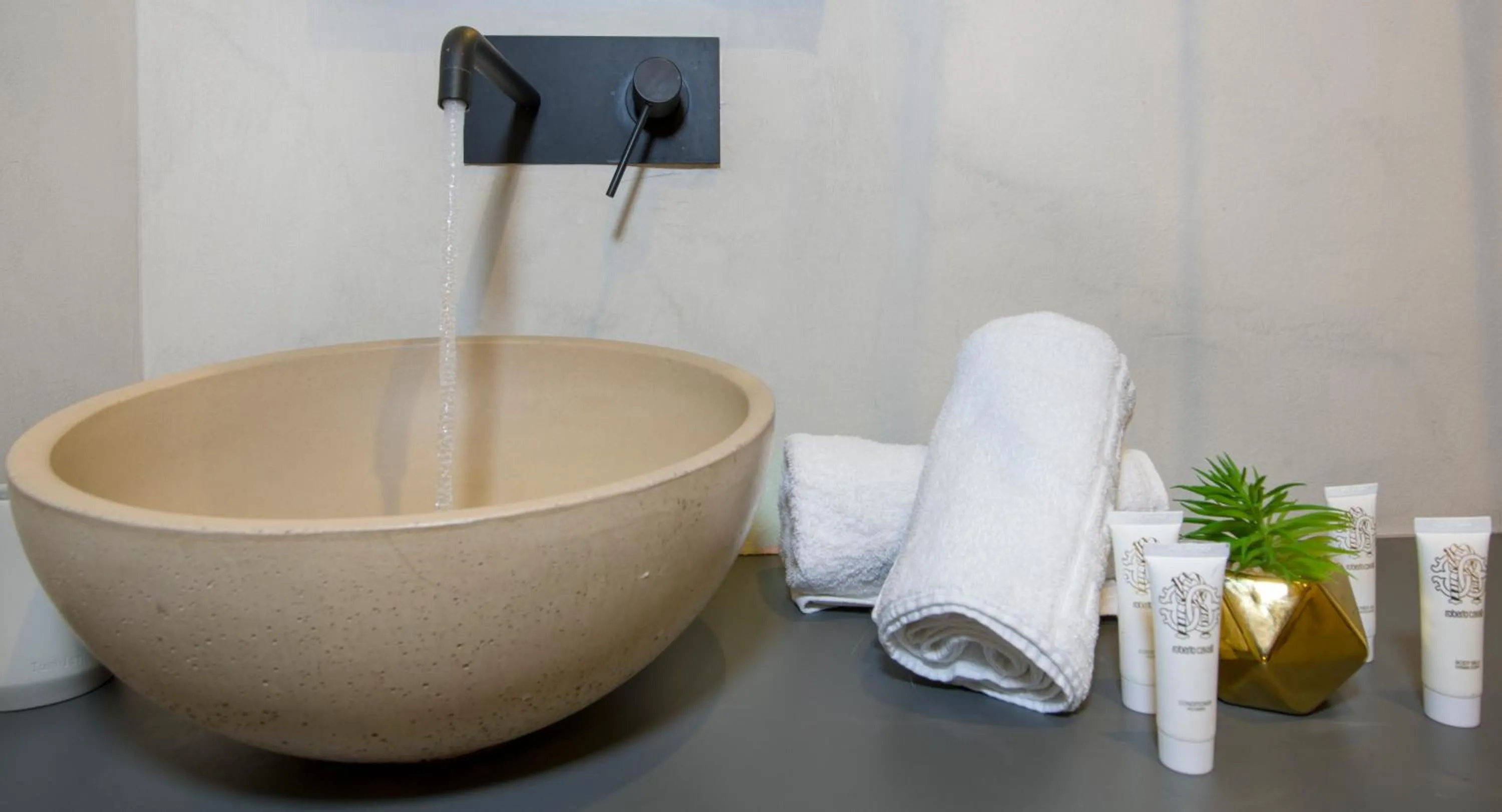 Bathroom in Cretan Berry Sarpaki