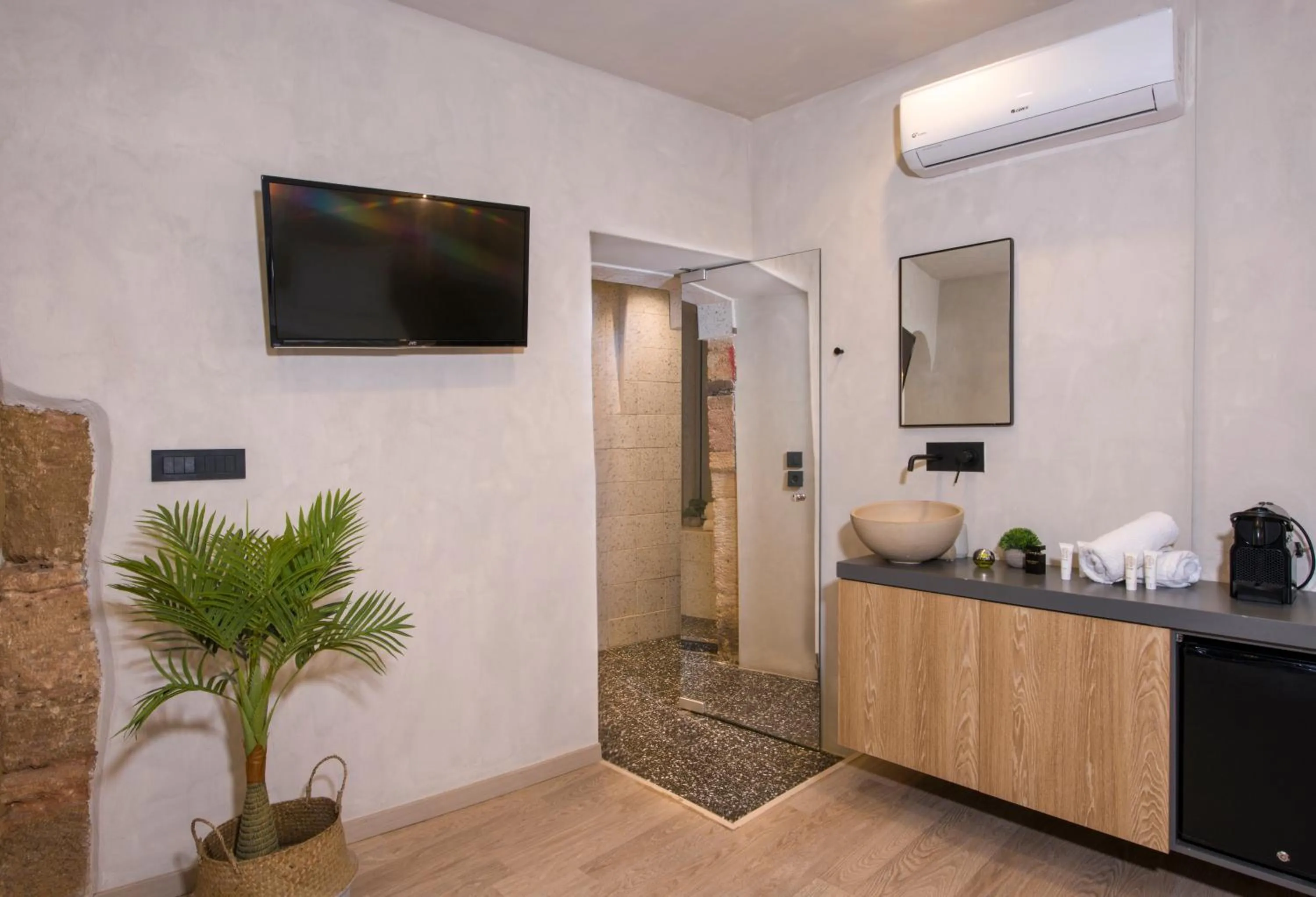 Area and facilities in Cretan Berry Sarpaki