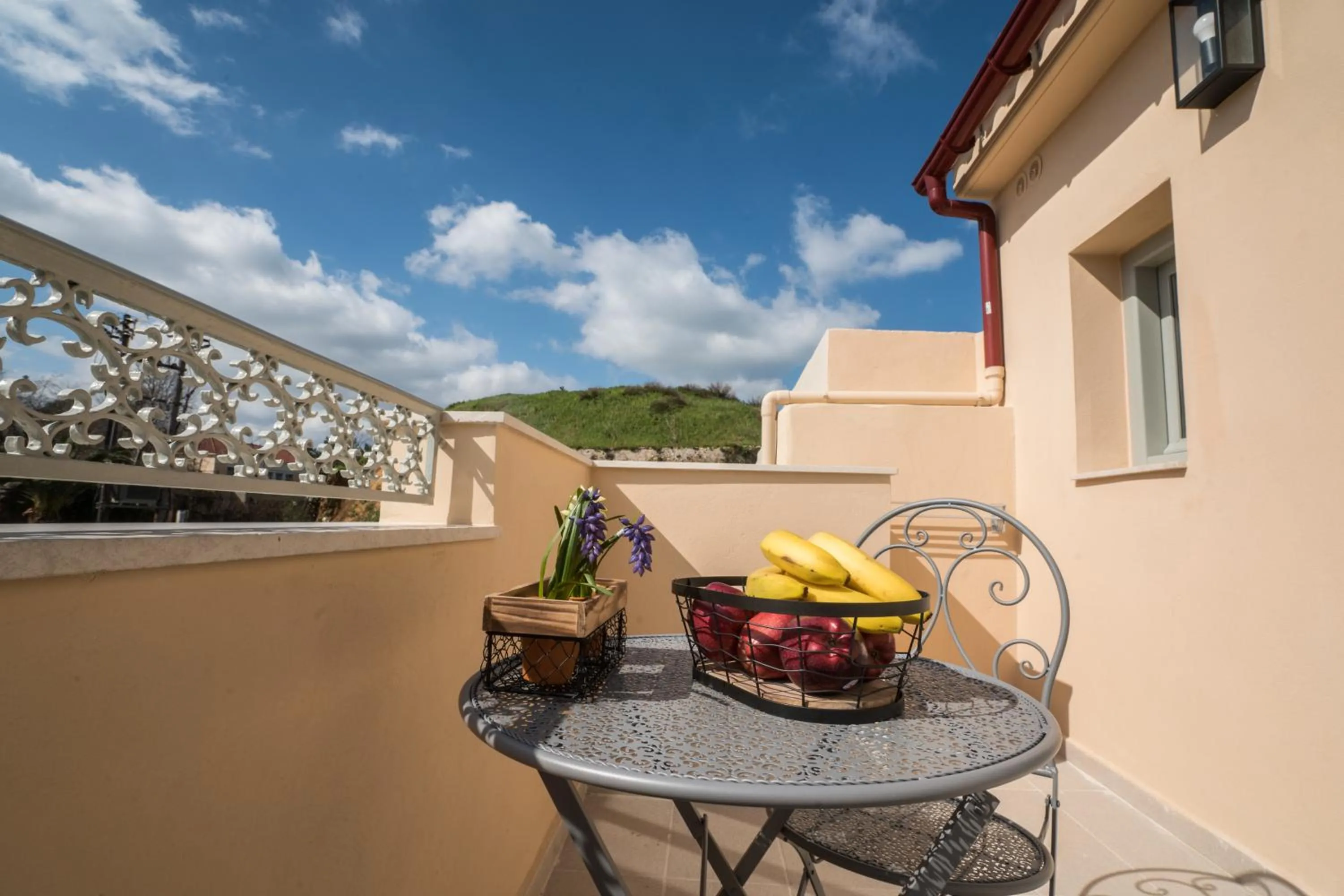Breakfast in Cretan Berry Portou