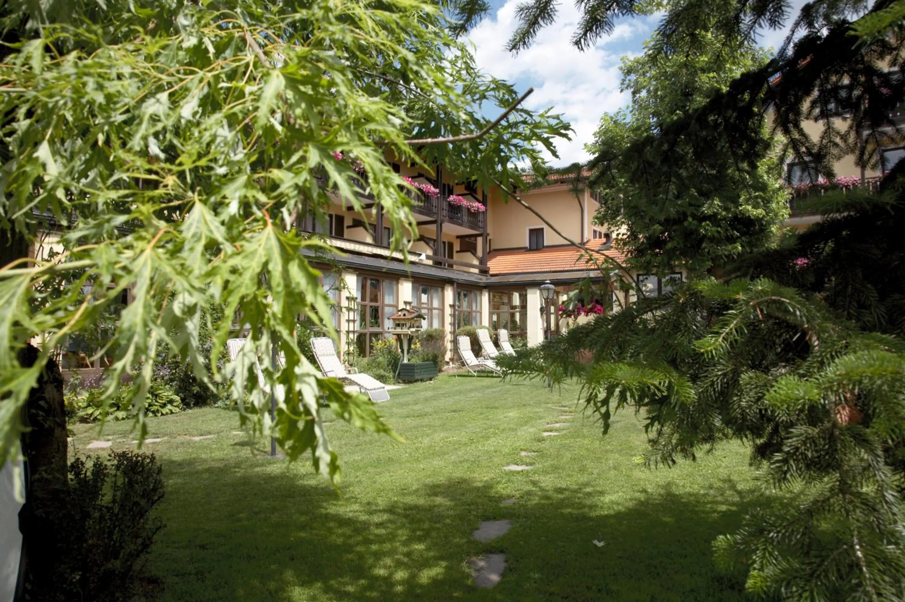 Property building in Gräfliches Hotel Alte Post