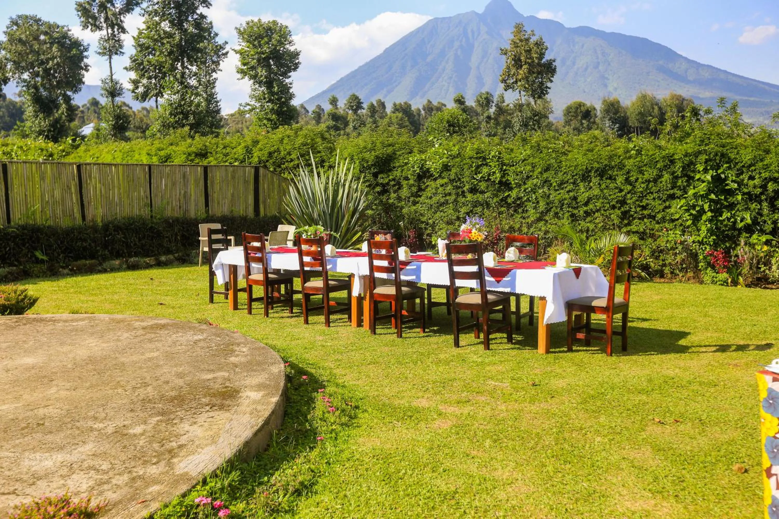 Ingagi Park View Lodge