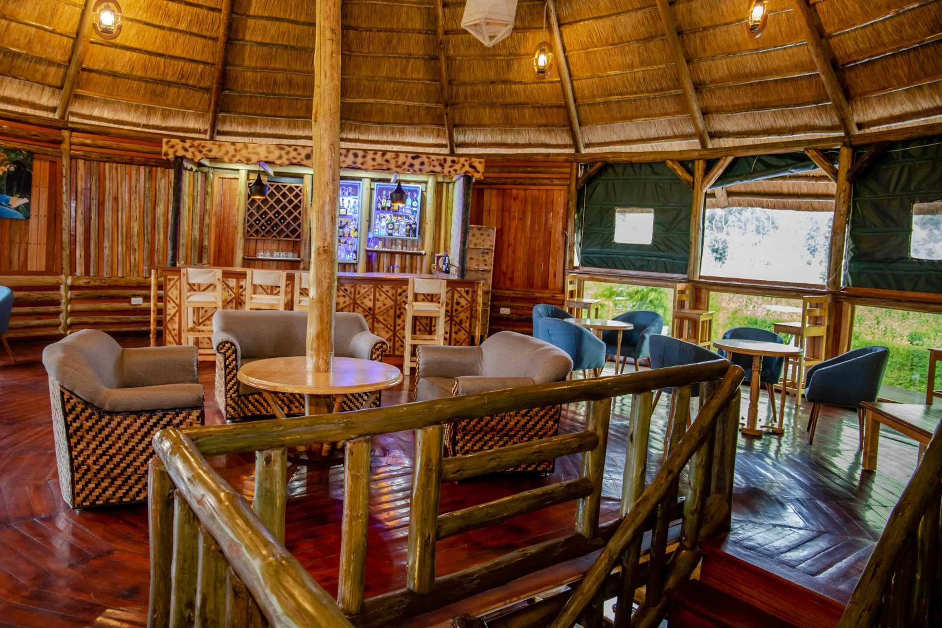 Restaurant/places to eat in Ingagi Park View Lodge