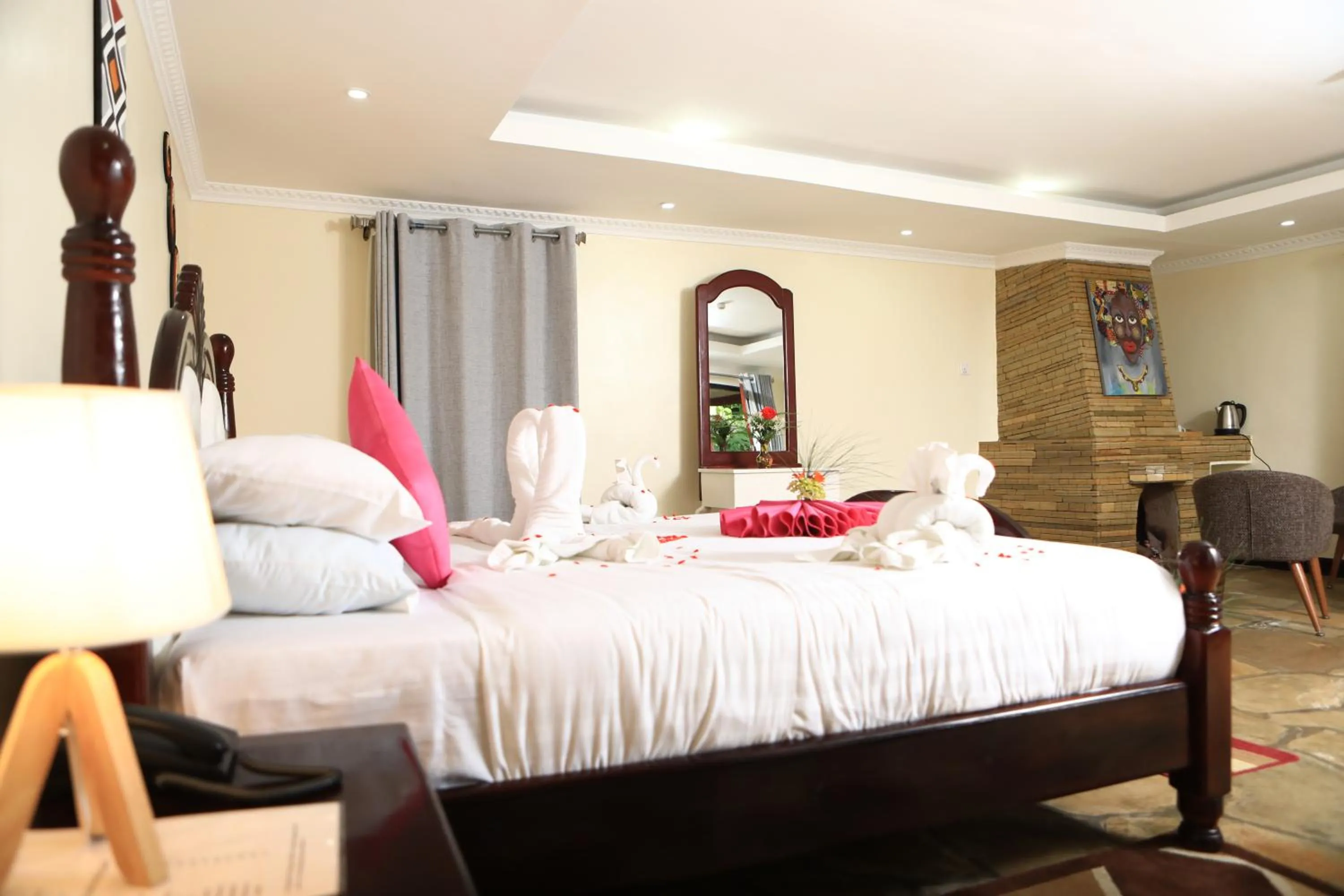 Bed in Ingagi Park View Lodge