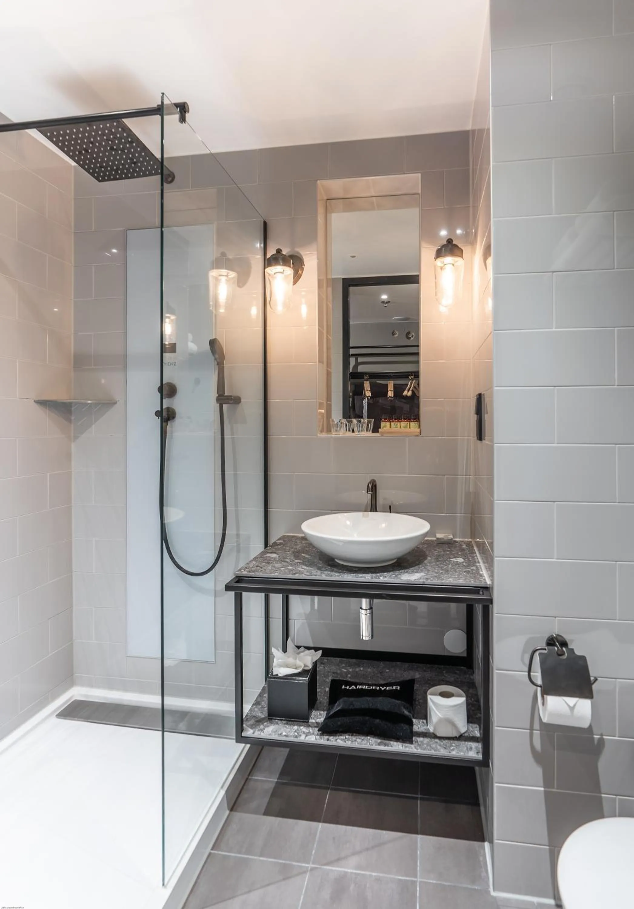 Shower in Four Elements Hotel