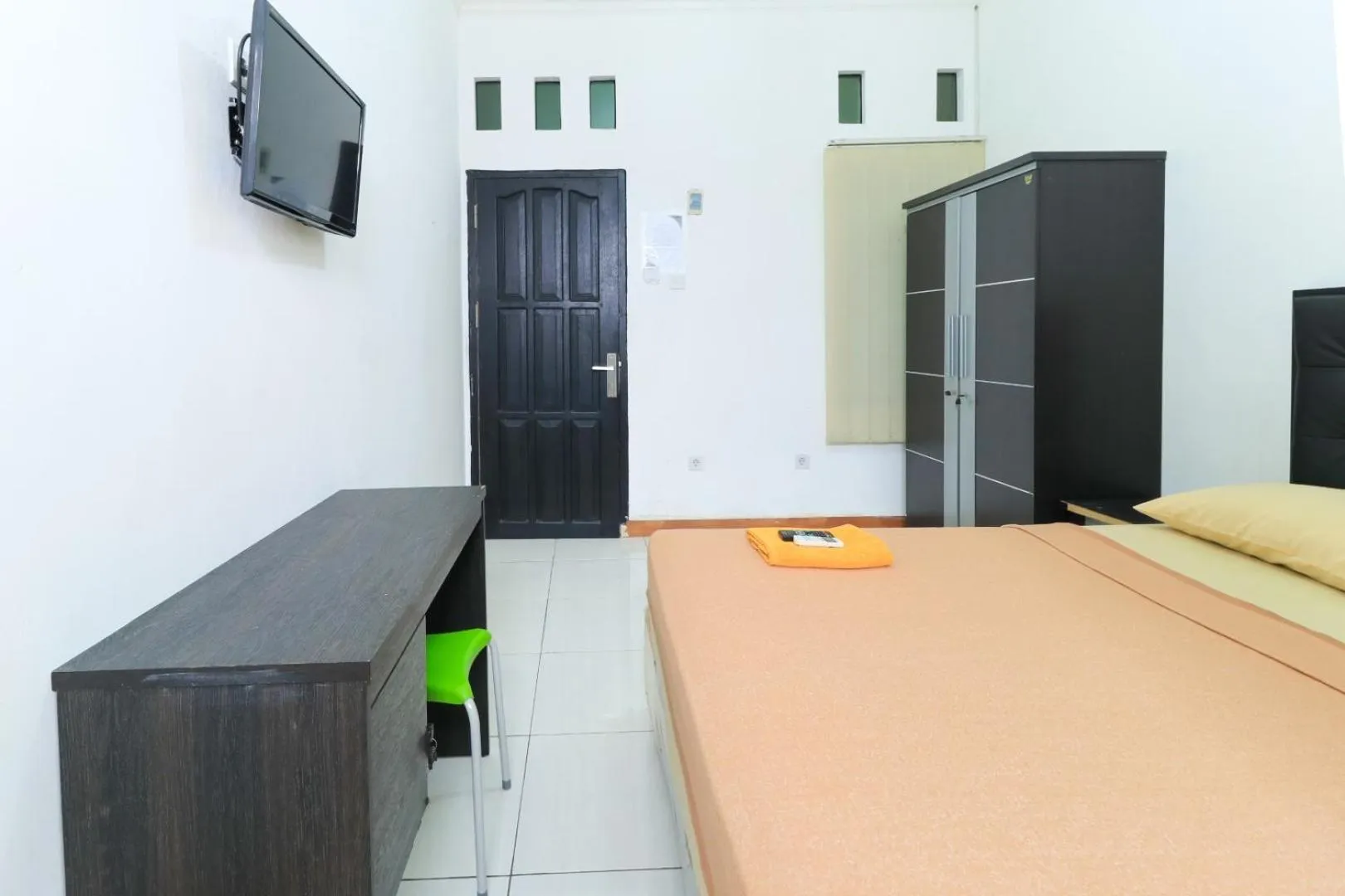 Bedroom, Bed in Riviera Residence