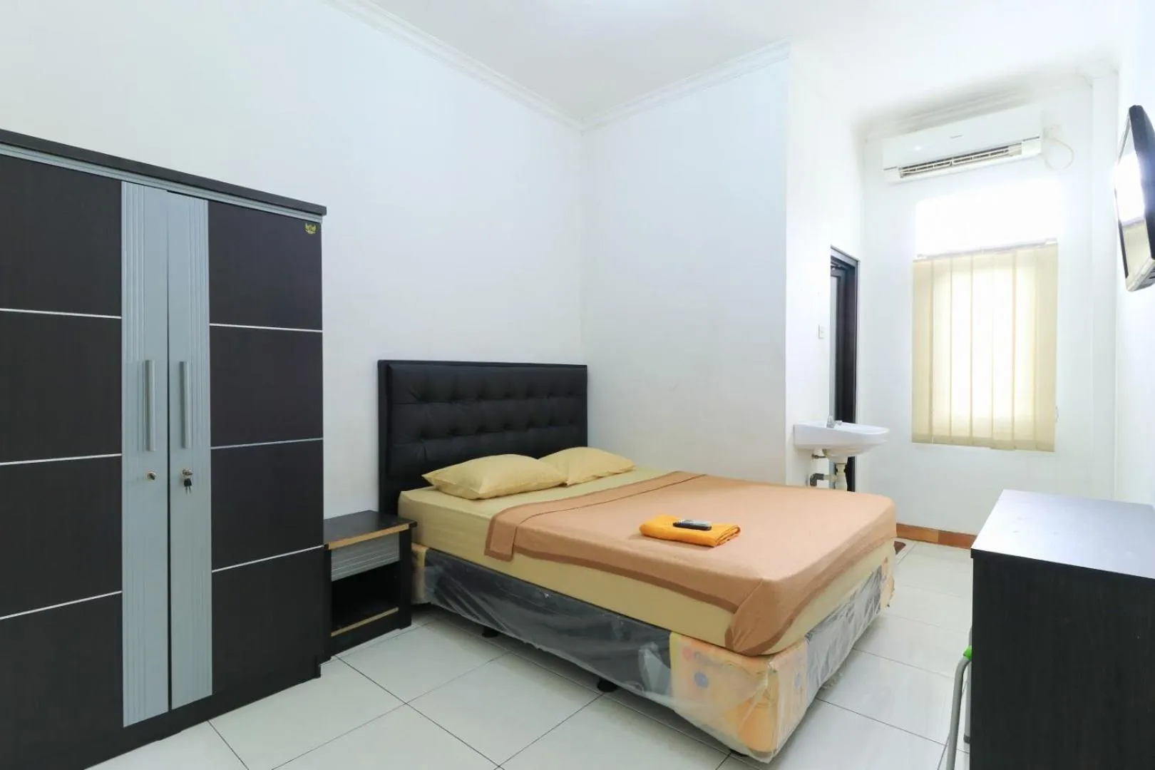 Bedroom, Bed in Riviera Residence