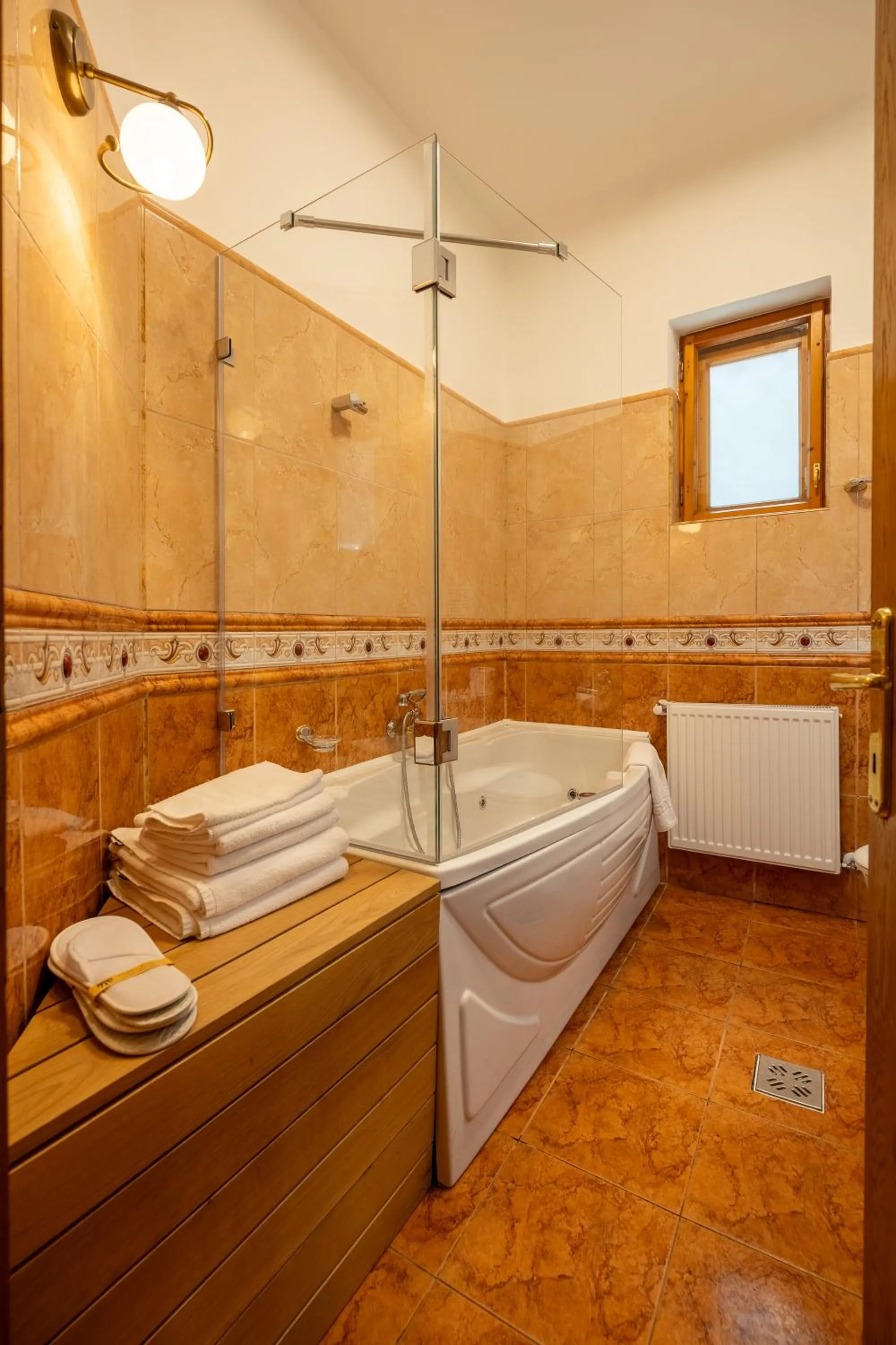 Shower, Bed in Casa Cranta