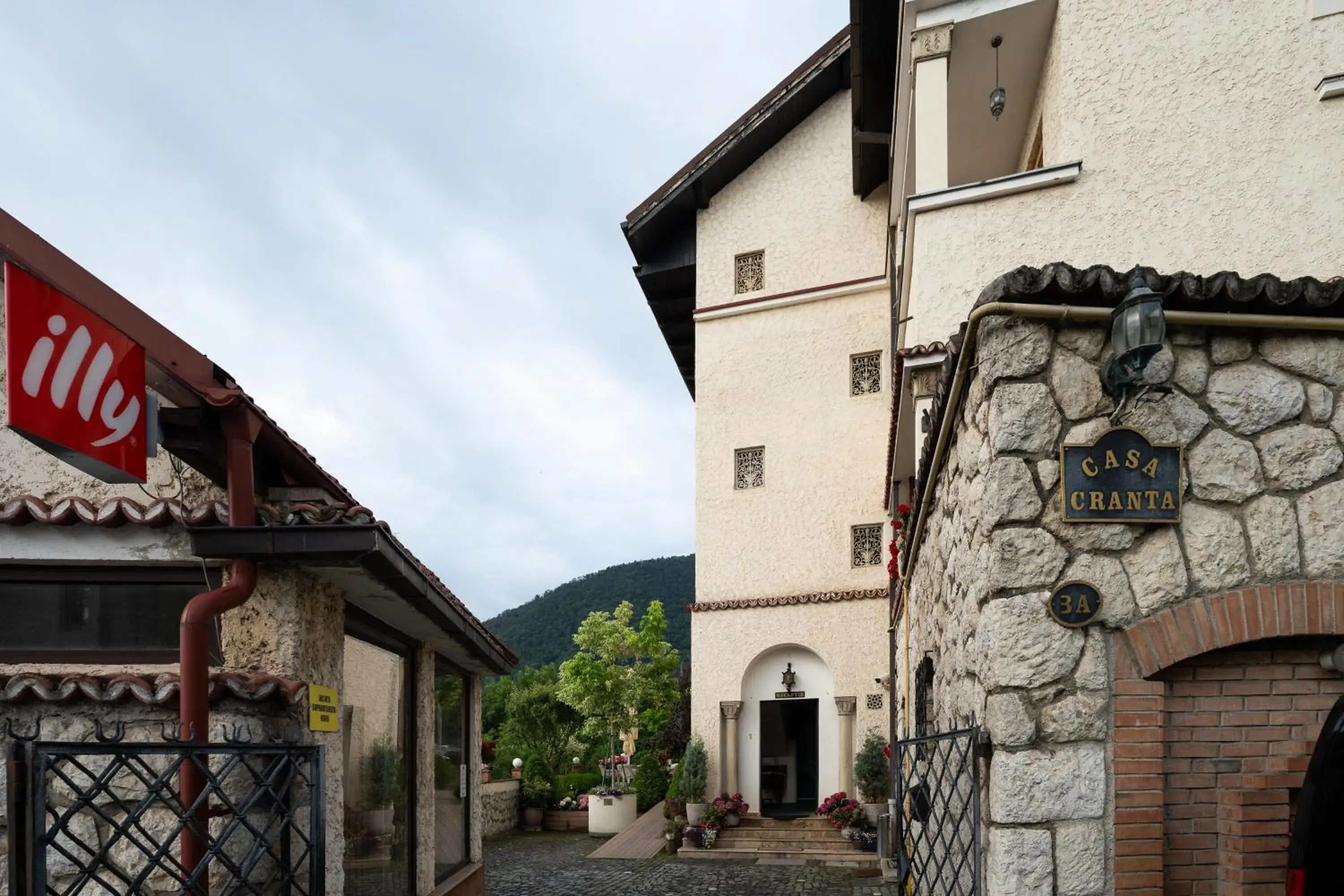 Property building in Casa Cranta Property building in Casa Cranta