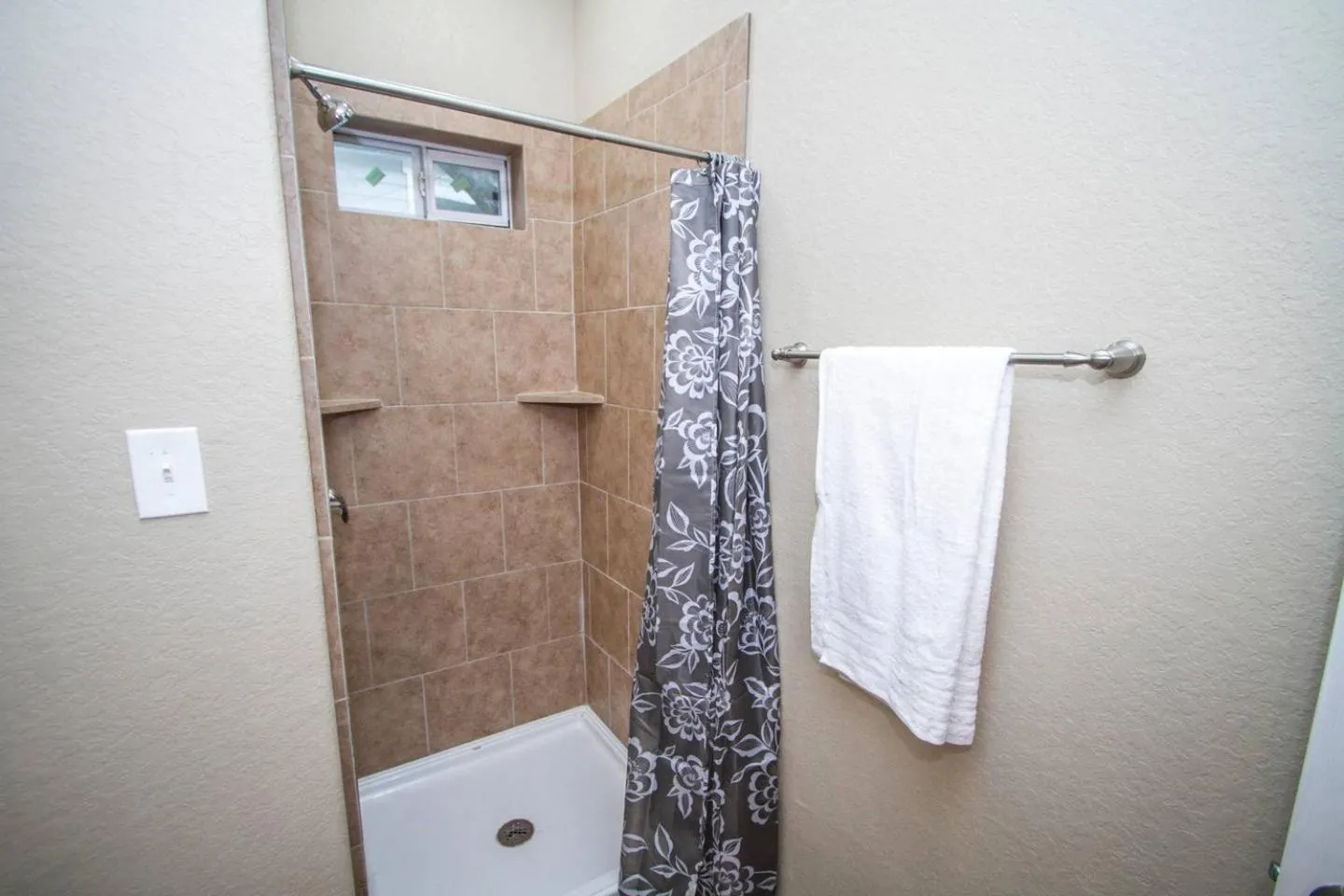 Shower in Hackberry St #A Renovated 2BR/2BA Near Downtown
