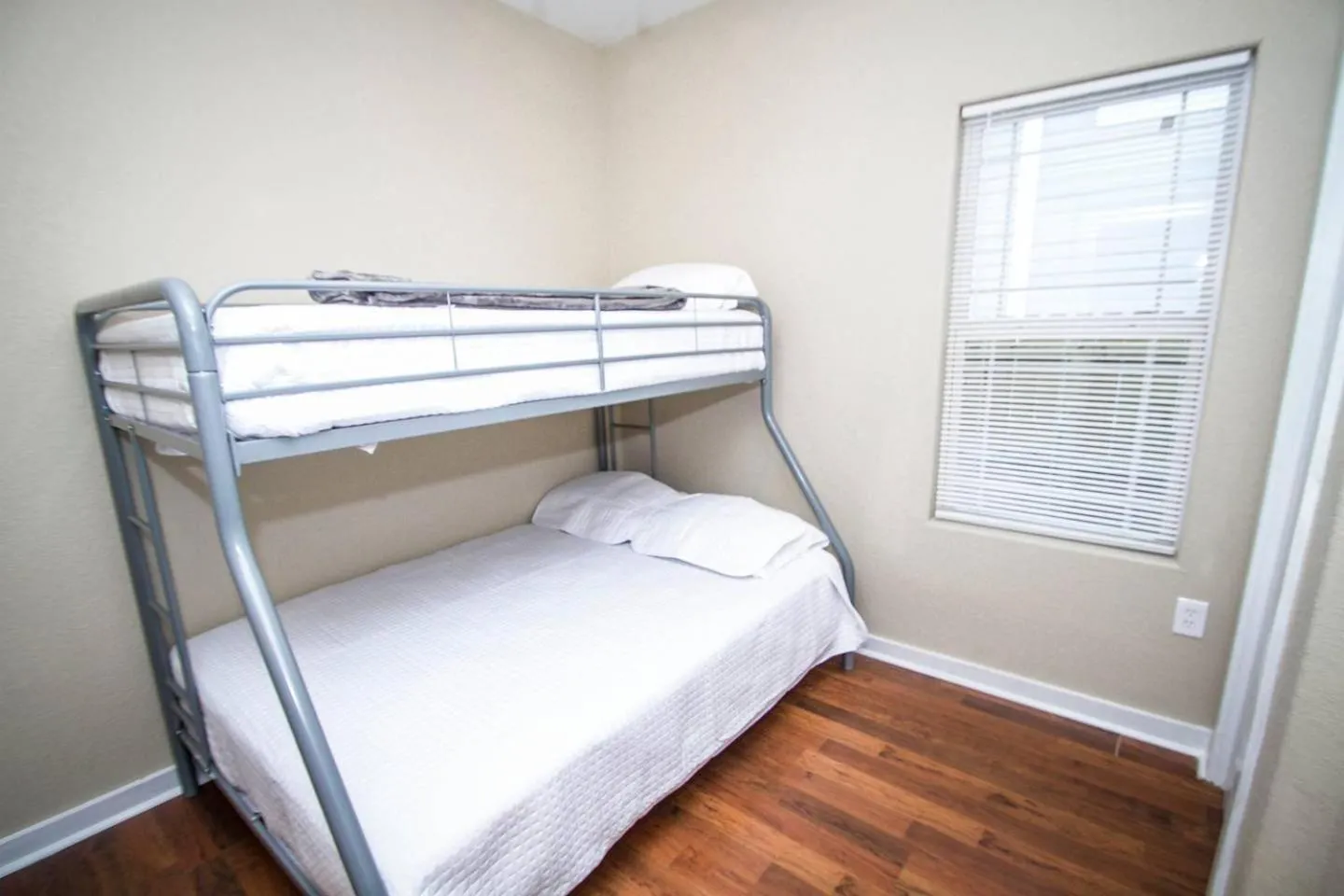 bunk bed, Bed in Hackberry St #A Renovated 2BR/2BA Near Downtown