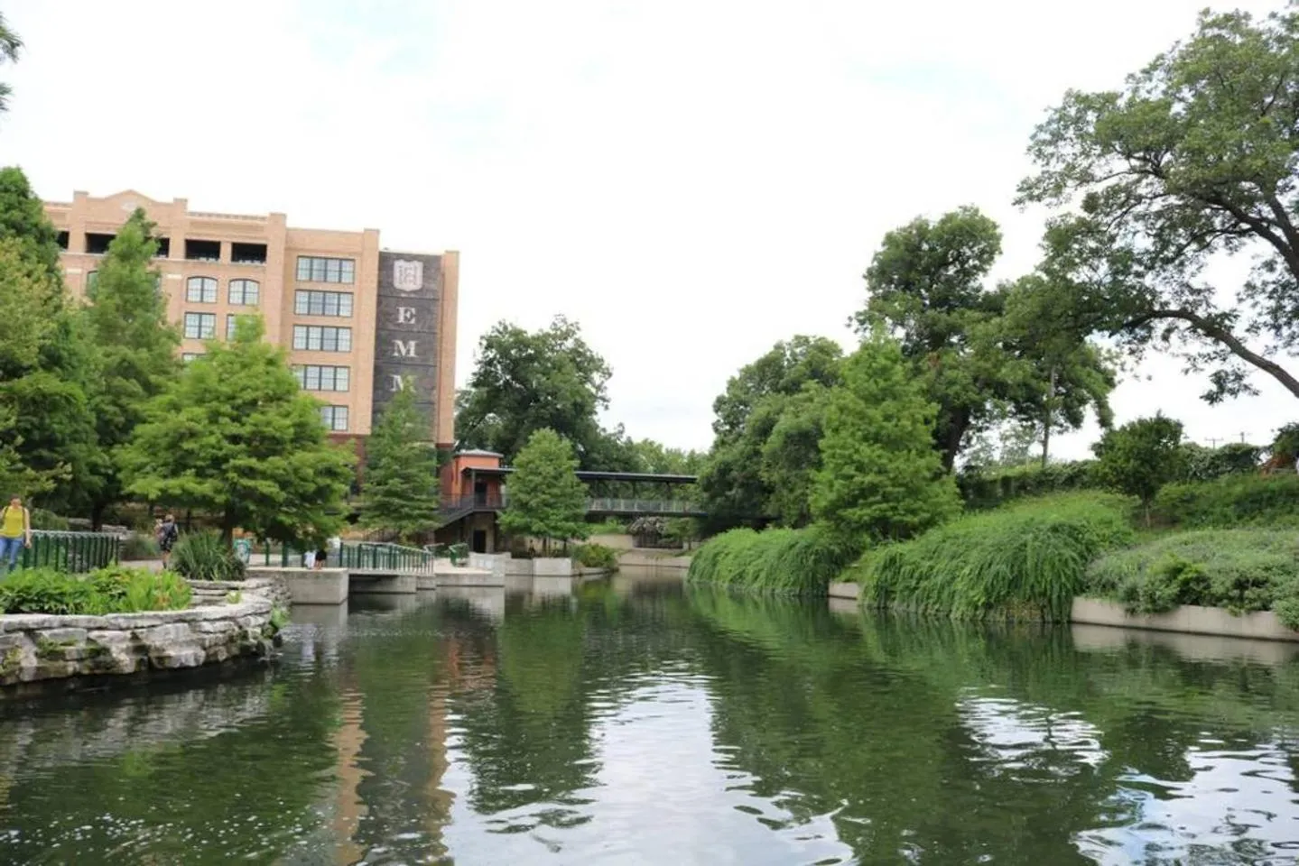 Hackberry St #A Renovated 2BR/2BA Near Downtown