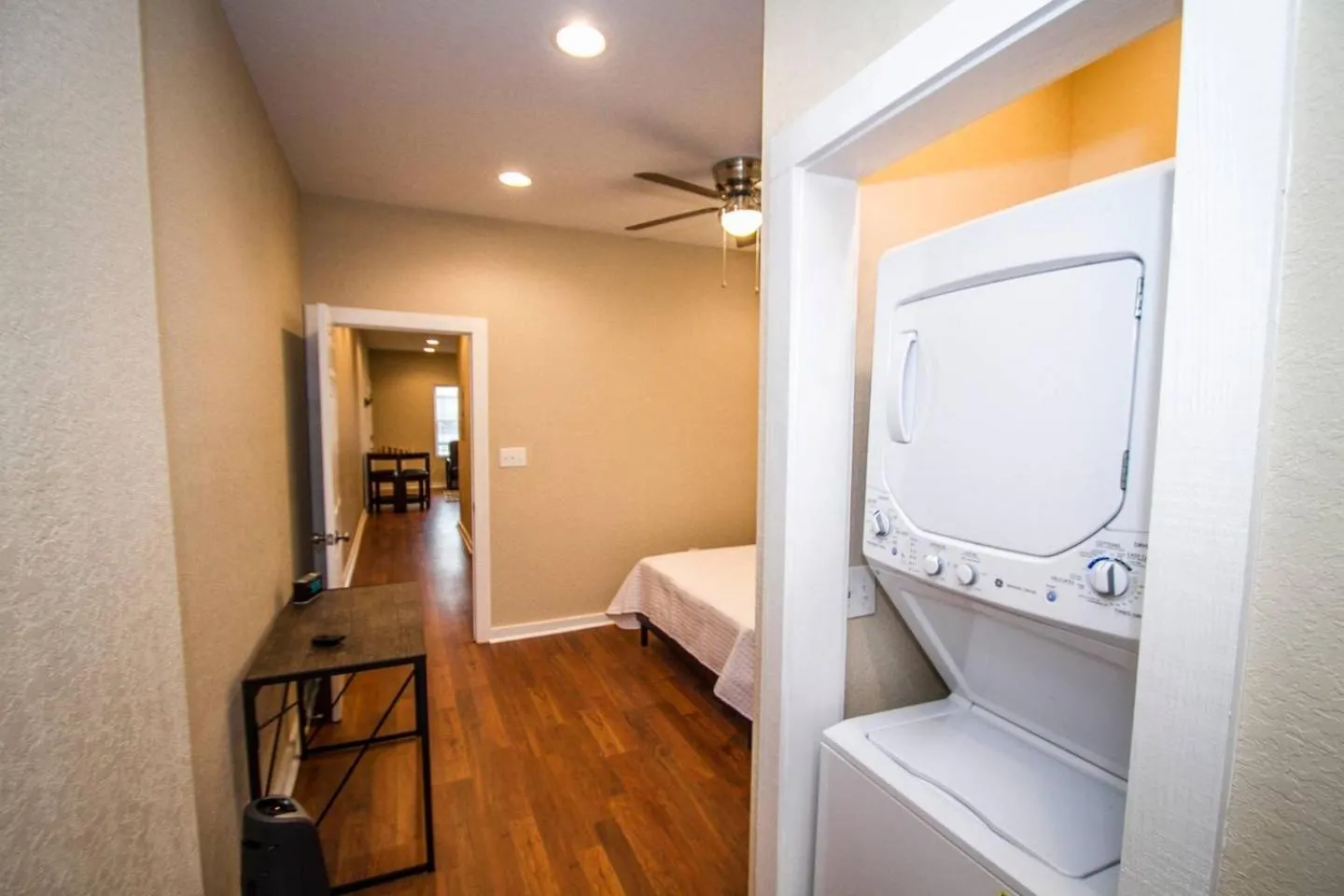 laundry, Bed in Hackberry St #A Renovated 2BR/2BA Near Downtown