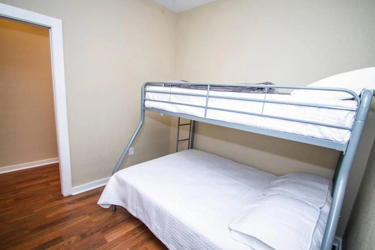 bunk bed, Bed in Hackberry St #A Renovated 2BR/2BA Near Downtown