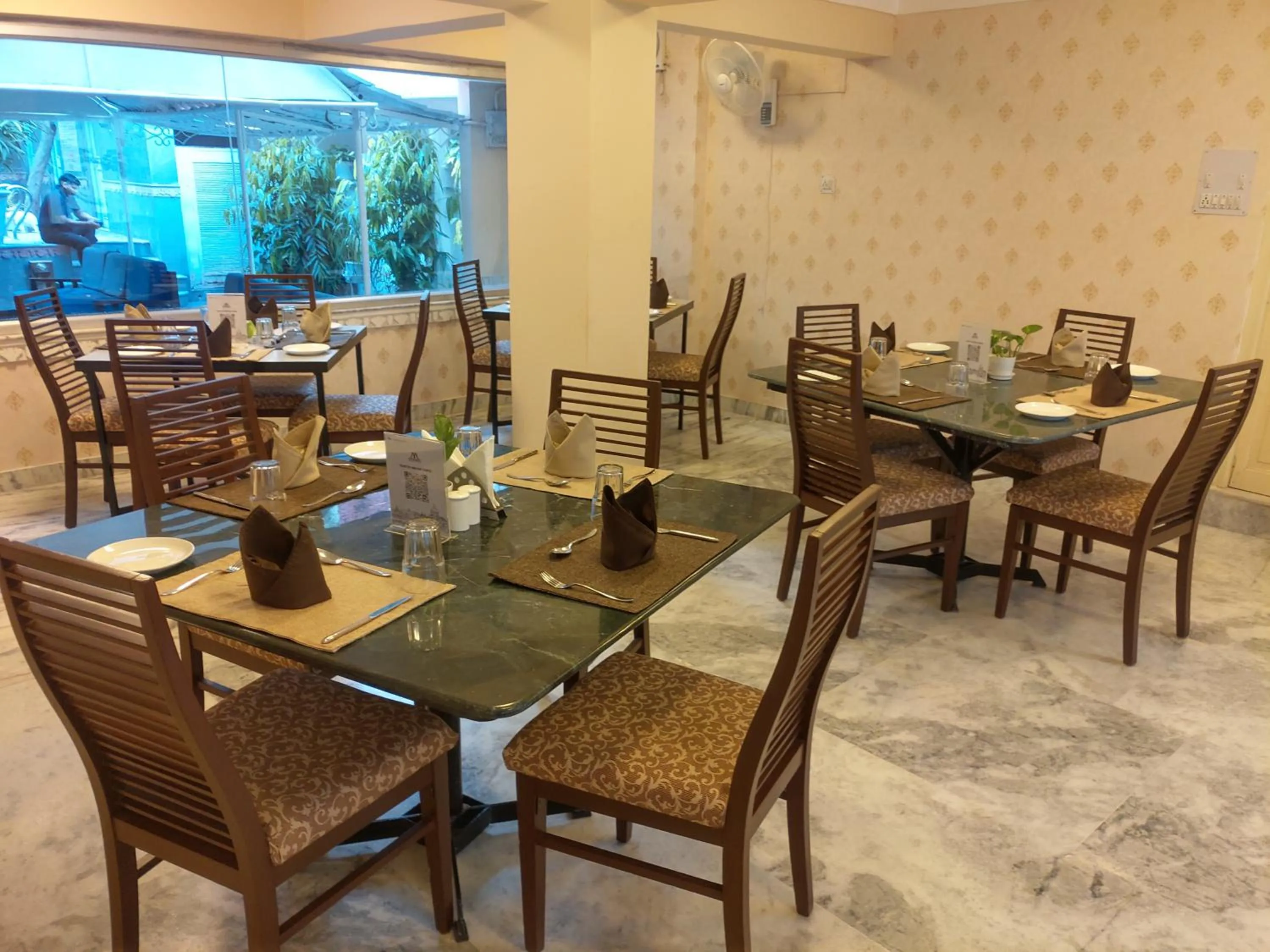 Restaurant/places to eat in Hotel Raj Palace Udaipur