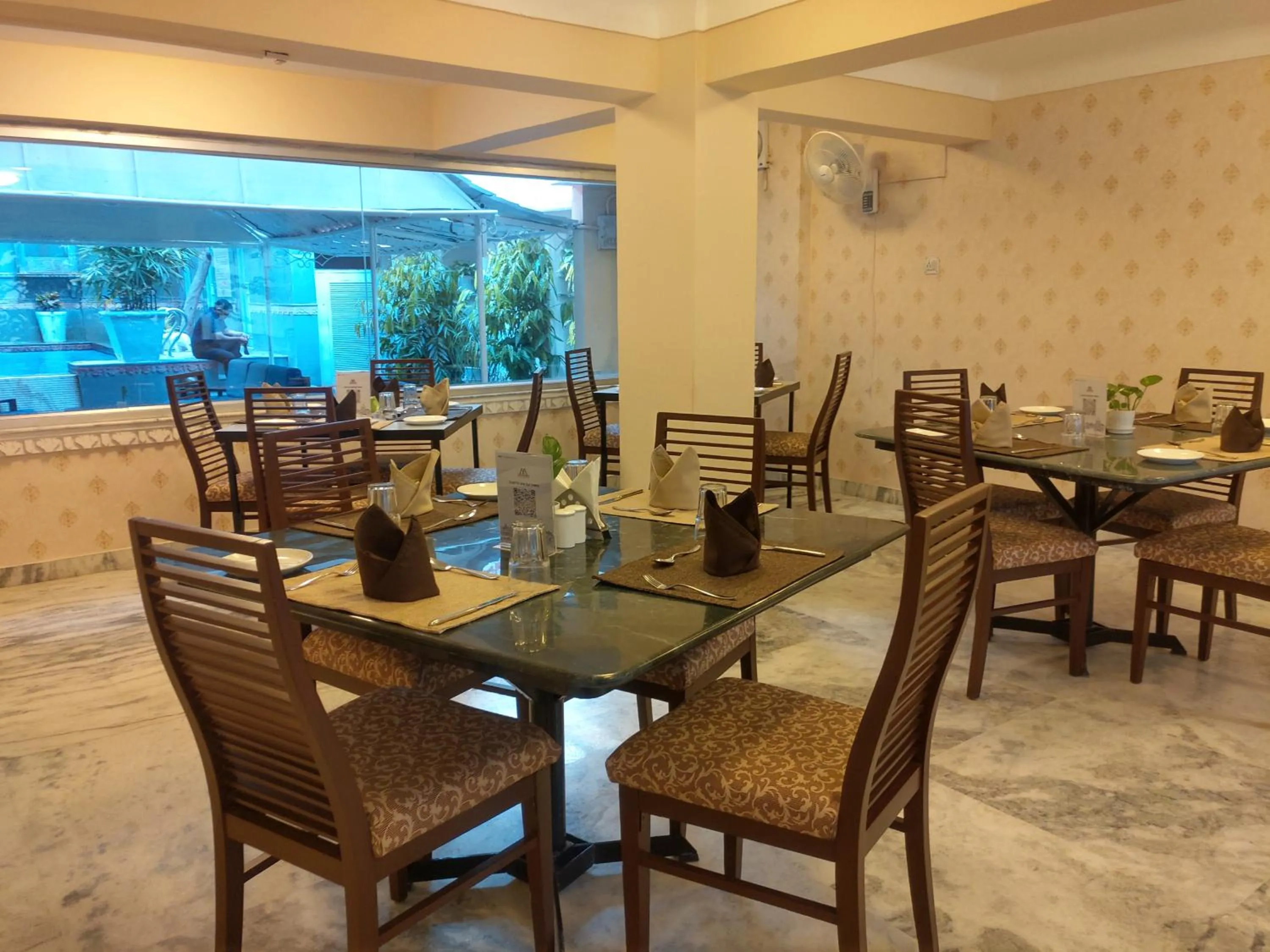 Restaurant/places to eat in Hotel Raj Palace Udaipur