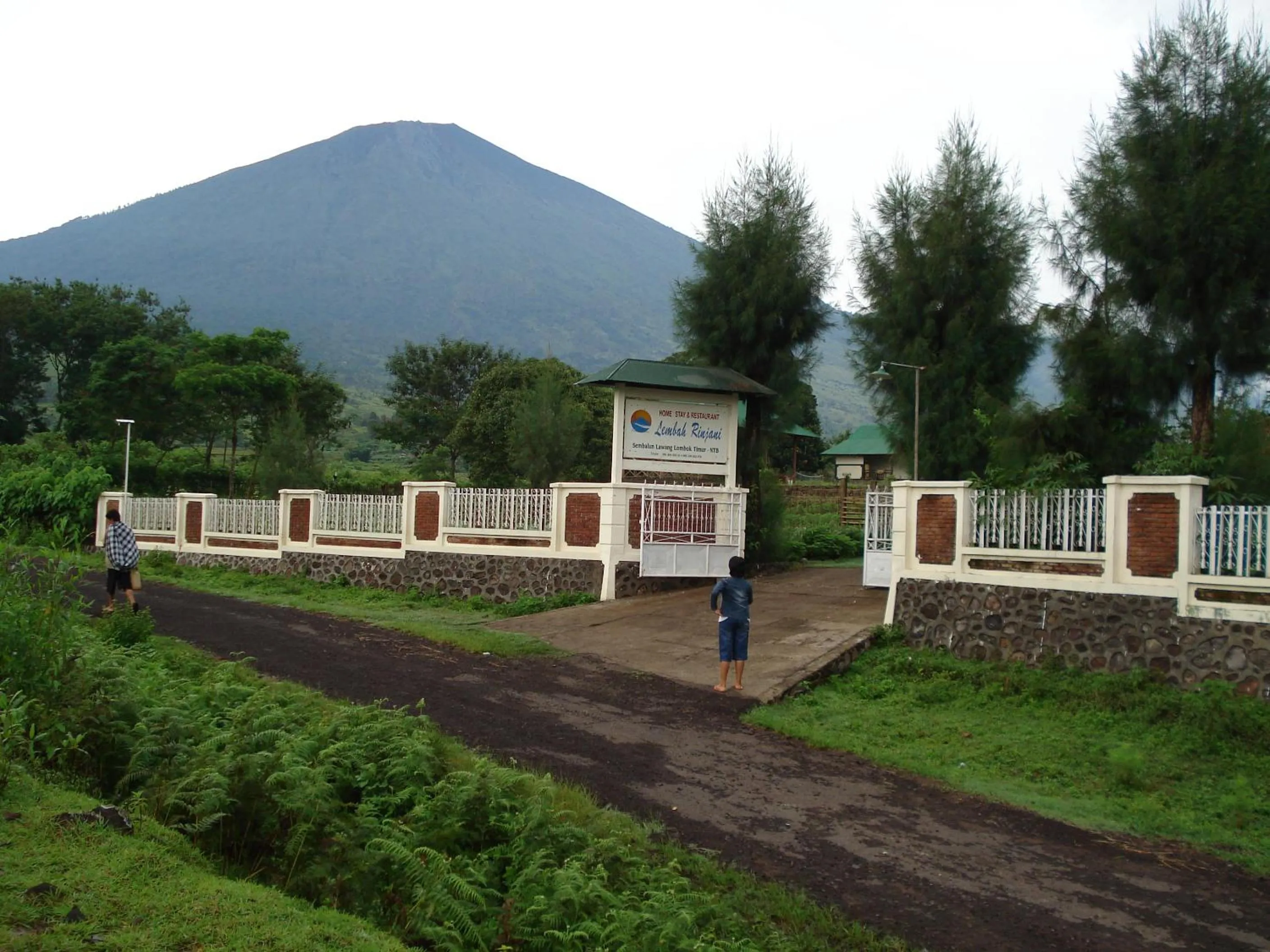 Facade/entrance in Lembah Rinjani Villa & Resto Syariah by ecommerceloka
