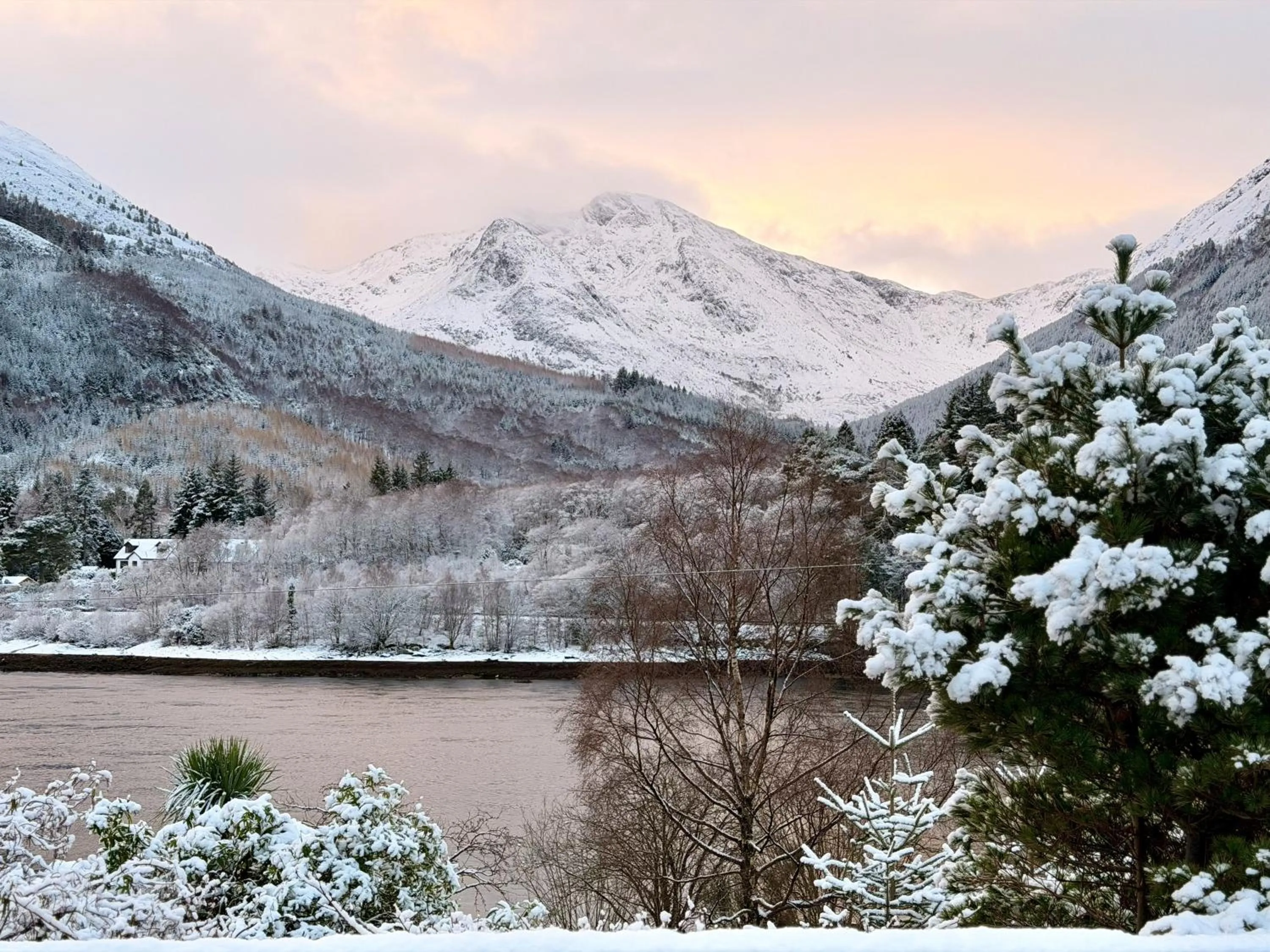 Lake view in Loch Leven Hotel & Distillery