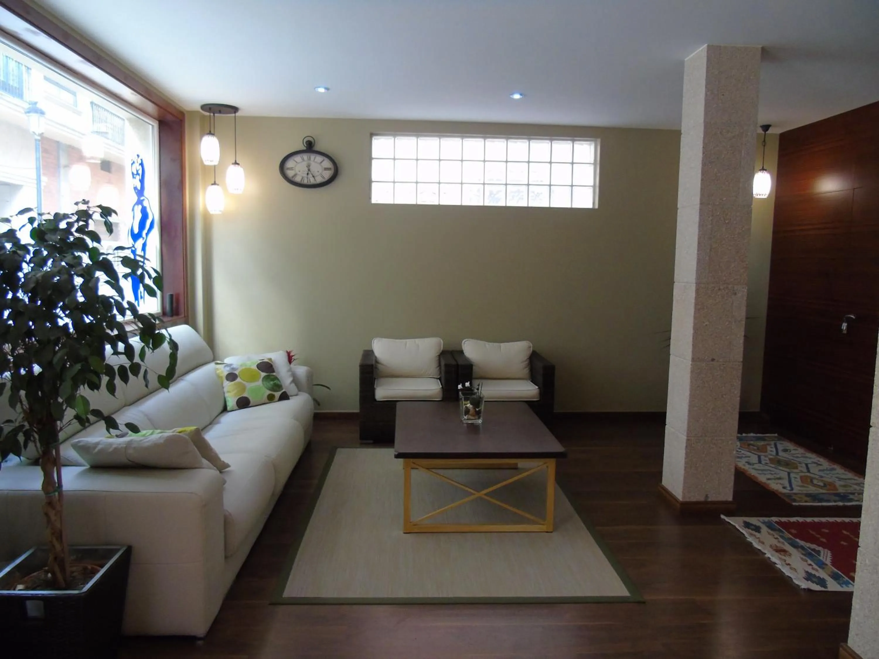 Day in Hotel Bruselas