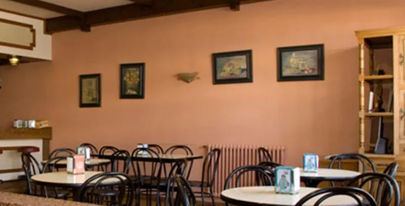 Restaurant/places to eat in Hotel Bruselas