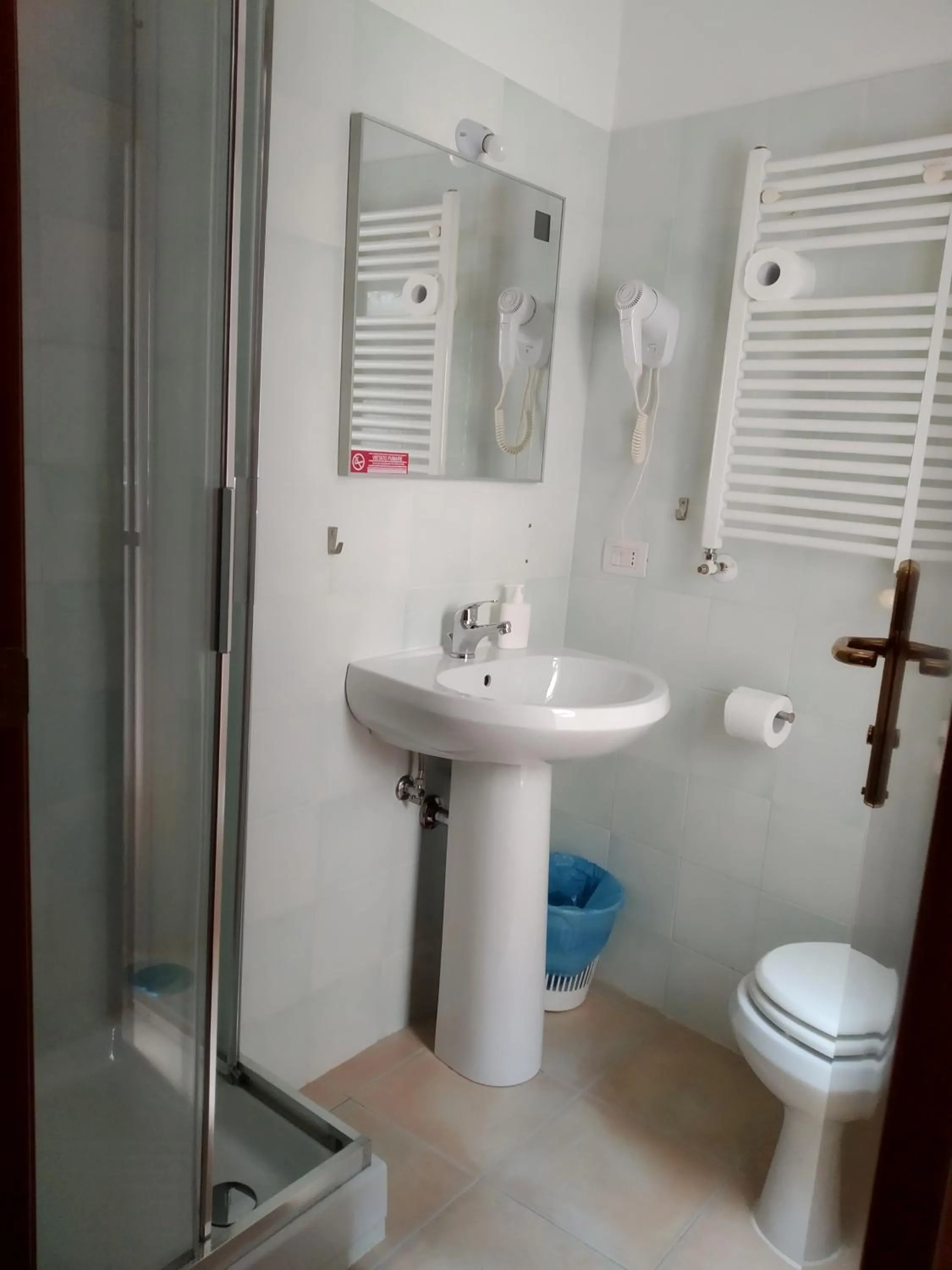 Bathroom in San Daniele Bundi House