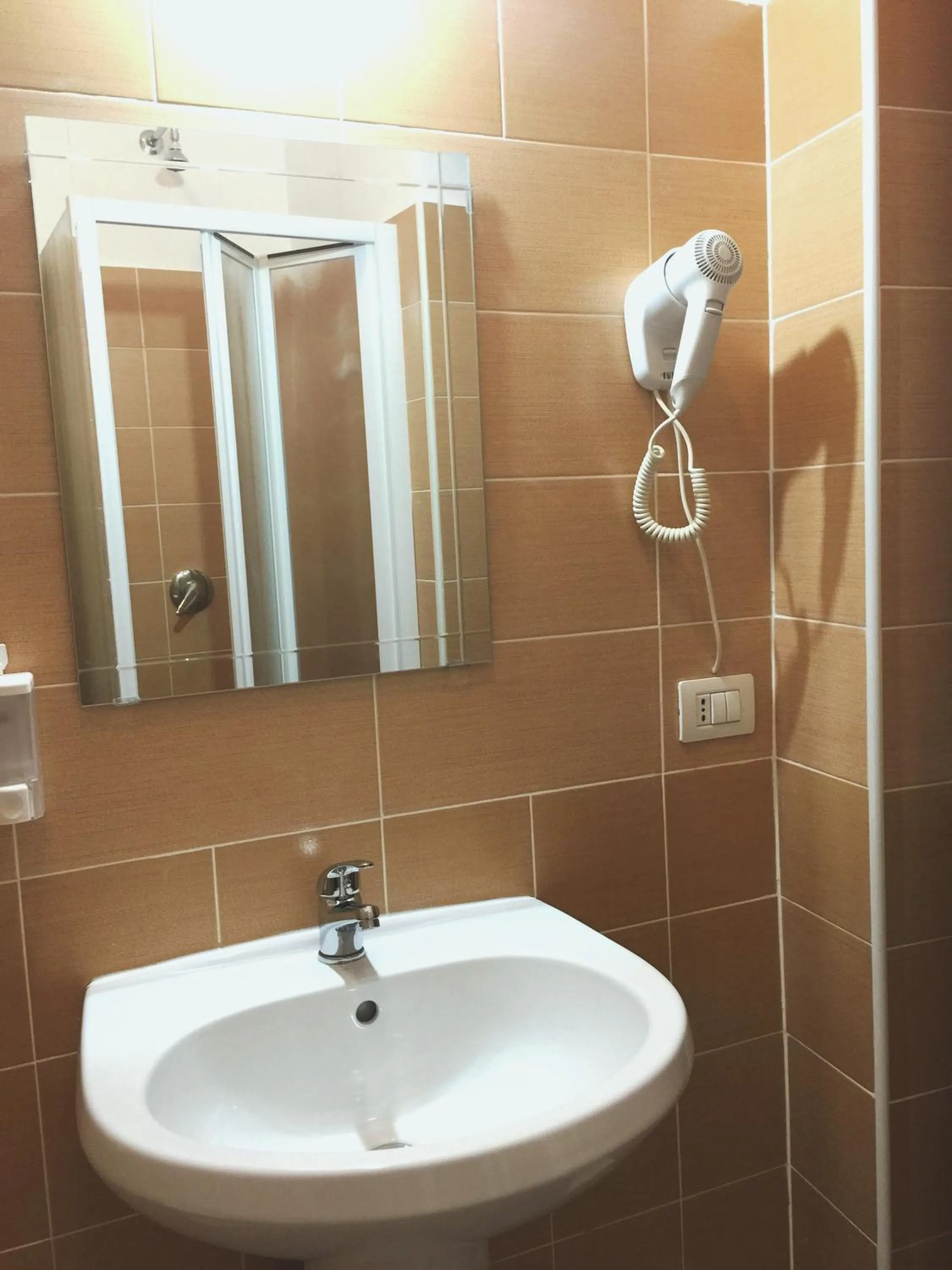 Shower in San Daniele Bundi House