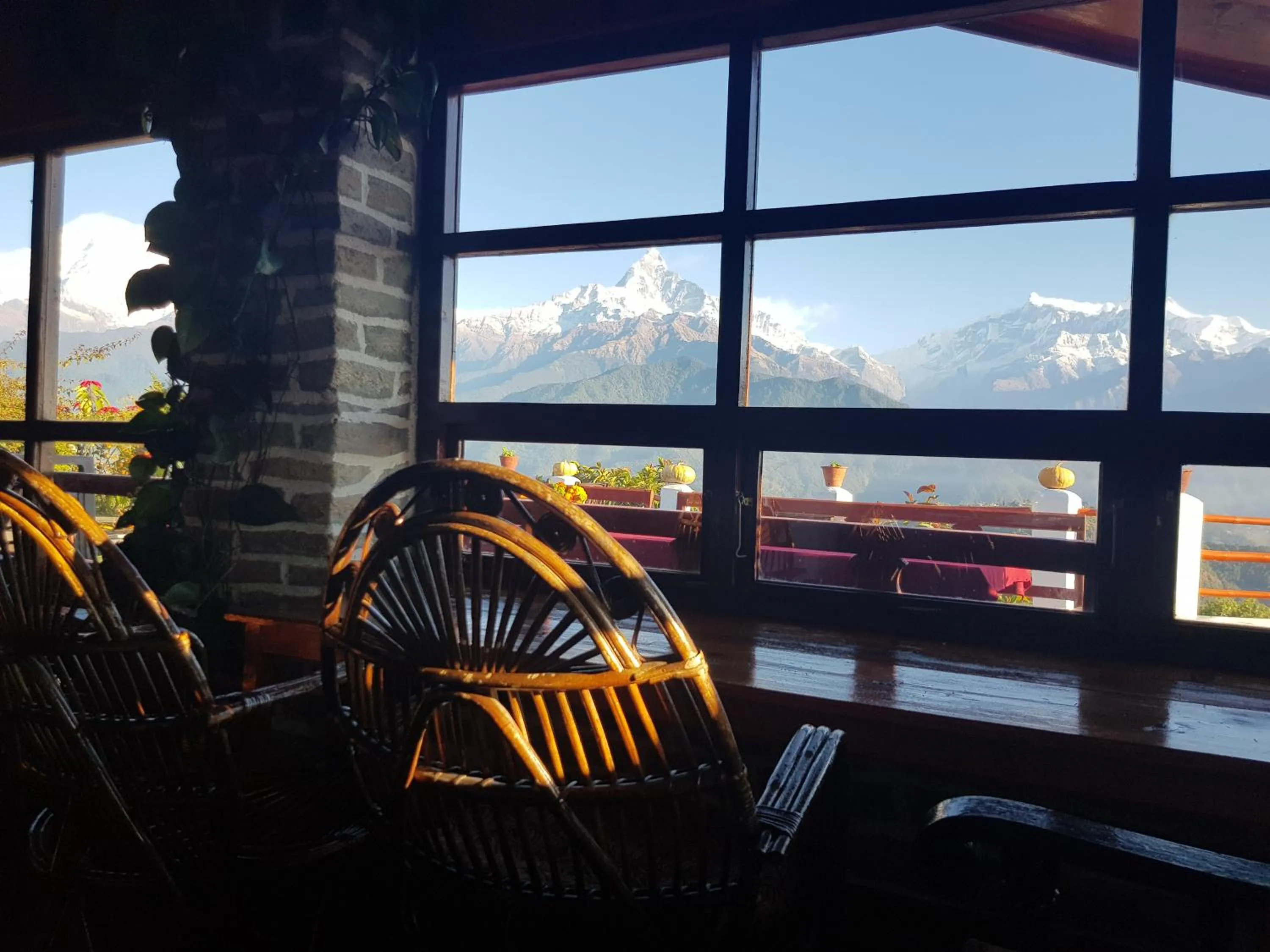 Restaurant/places to eat in ES Deurali Resort