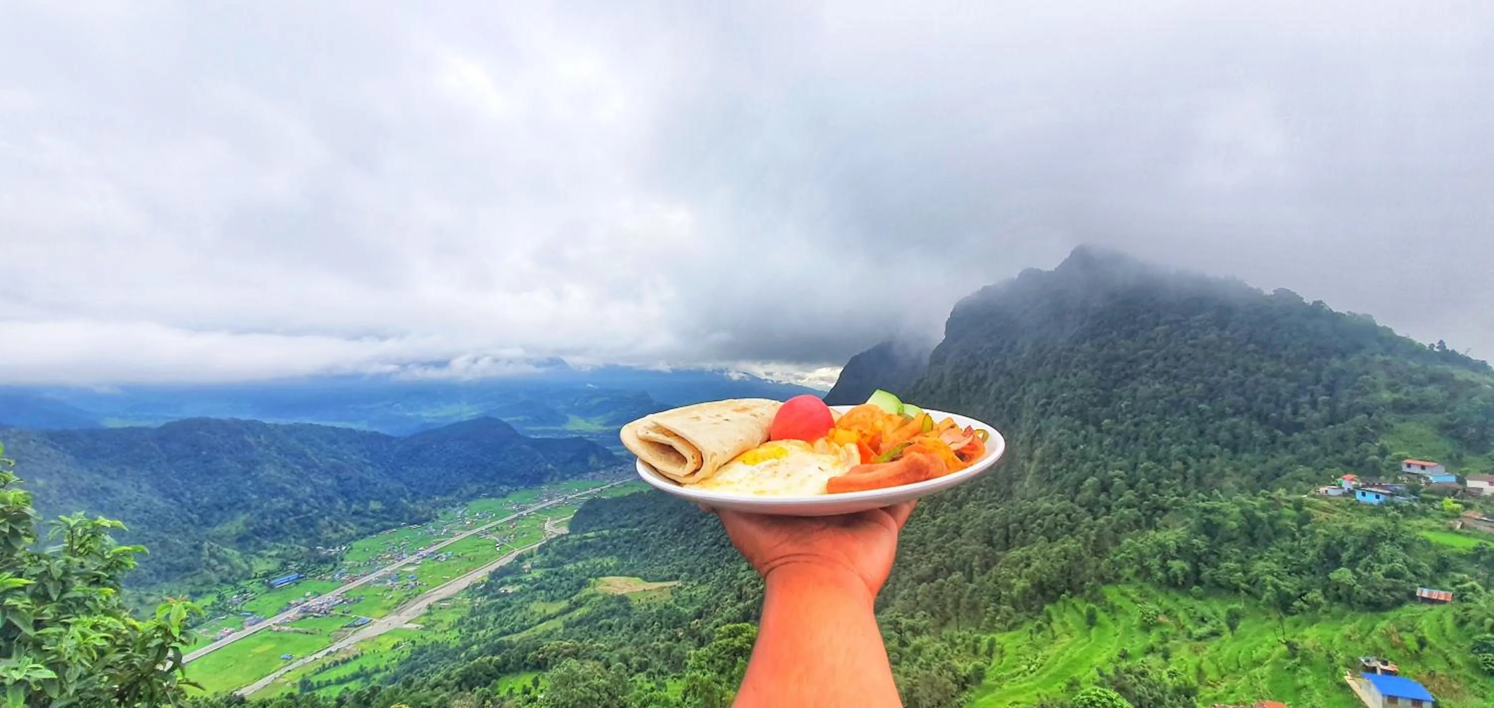 Food in ES Deurali Resort