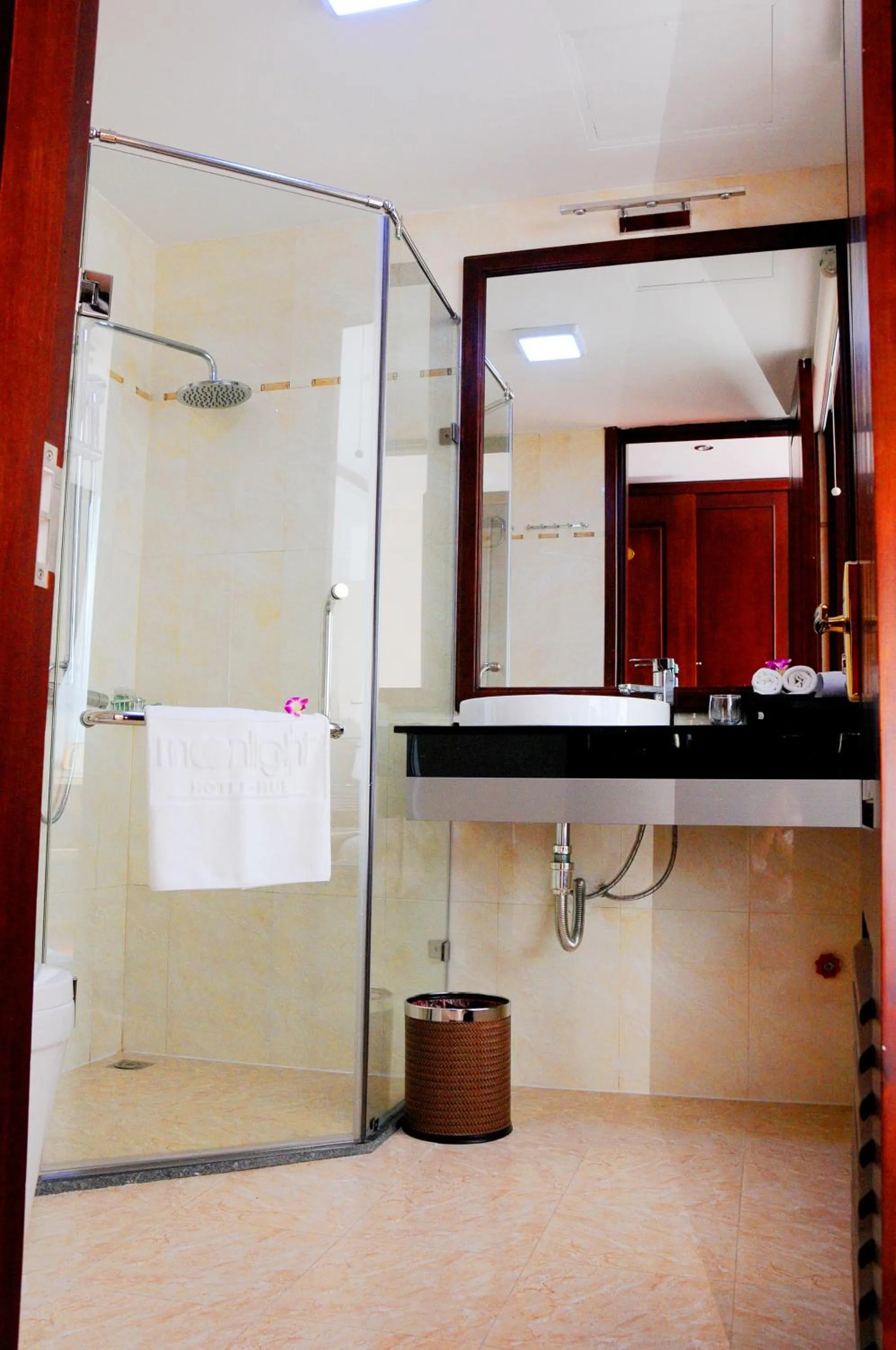 Bathroom in Moonlight Hotel Hue