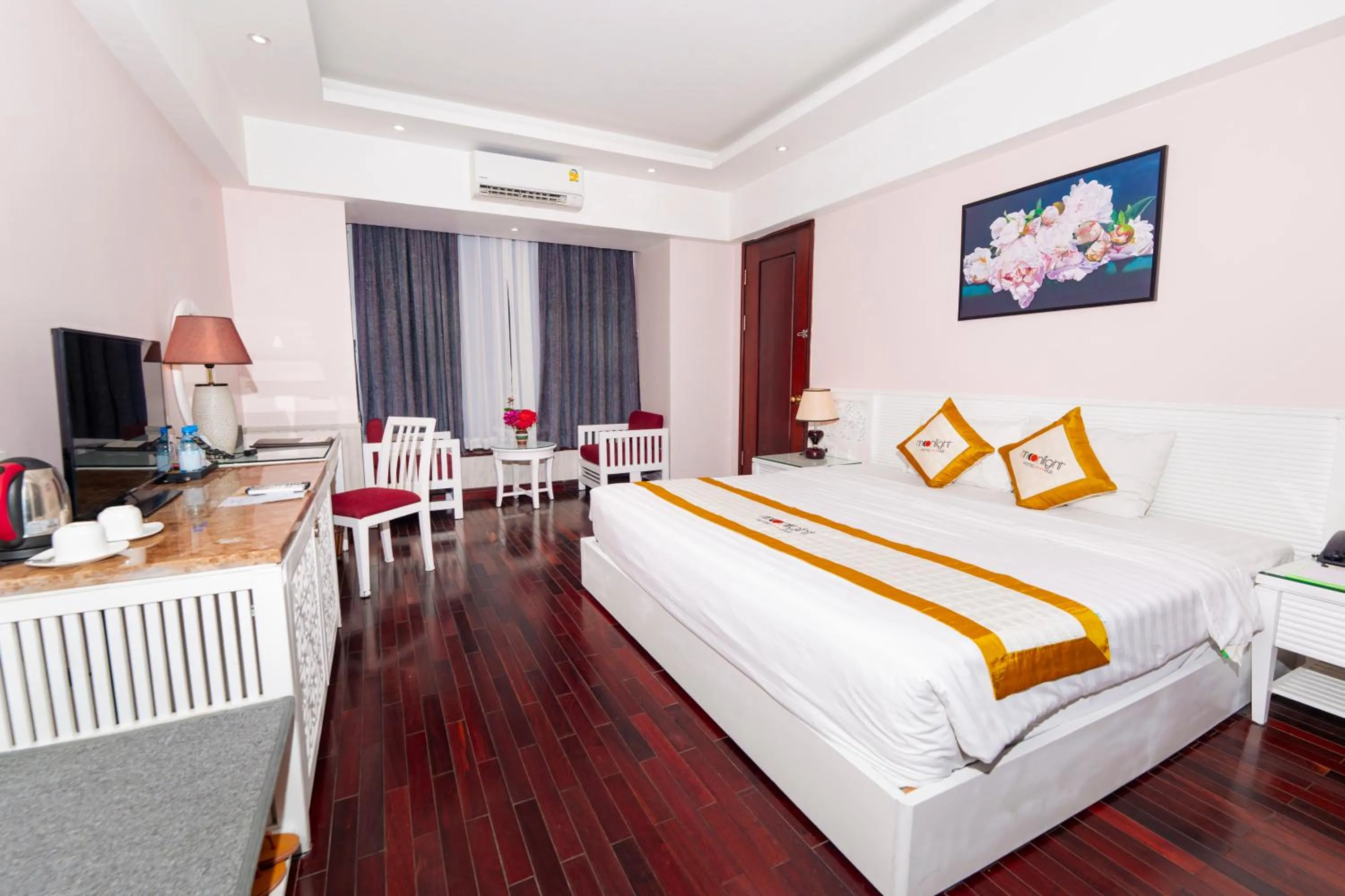 Bed in Moonlight Hotel Hue