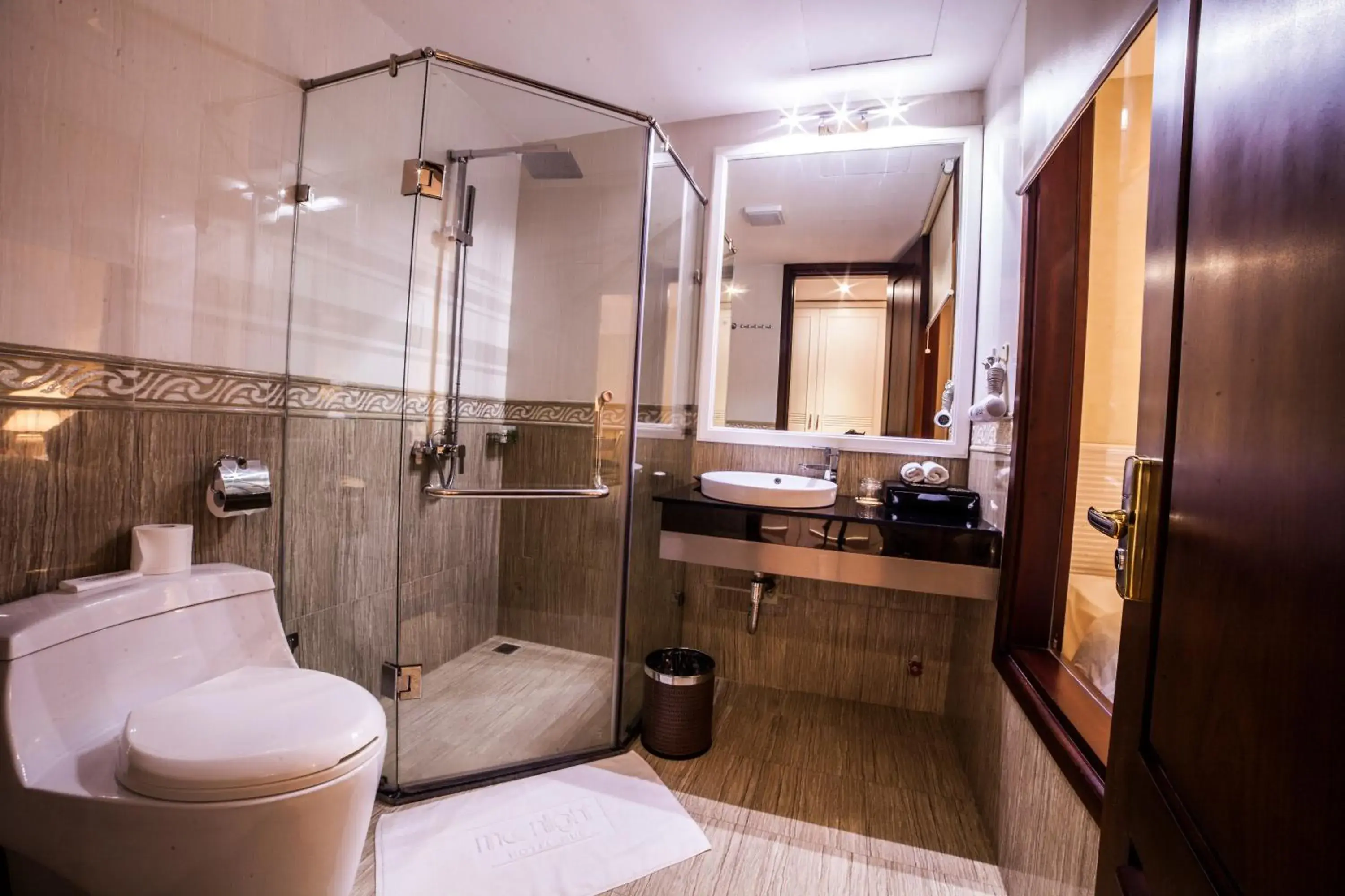 Bathroom in Moonlight Hotel Hue Bathroom in Moonlight Hotel Hue