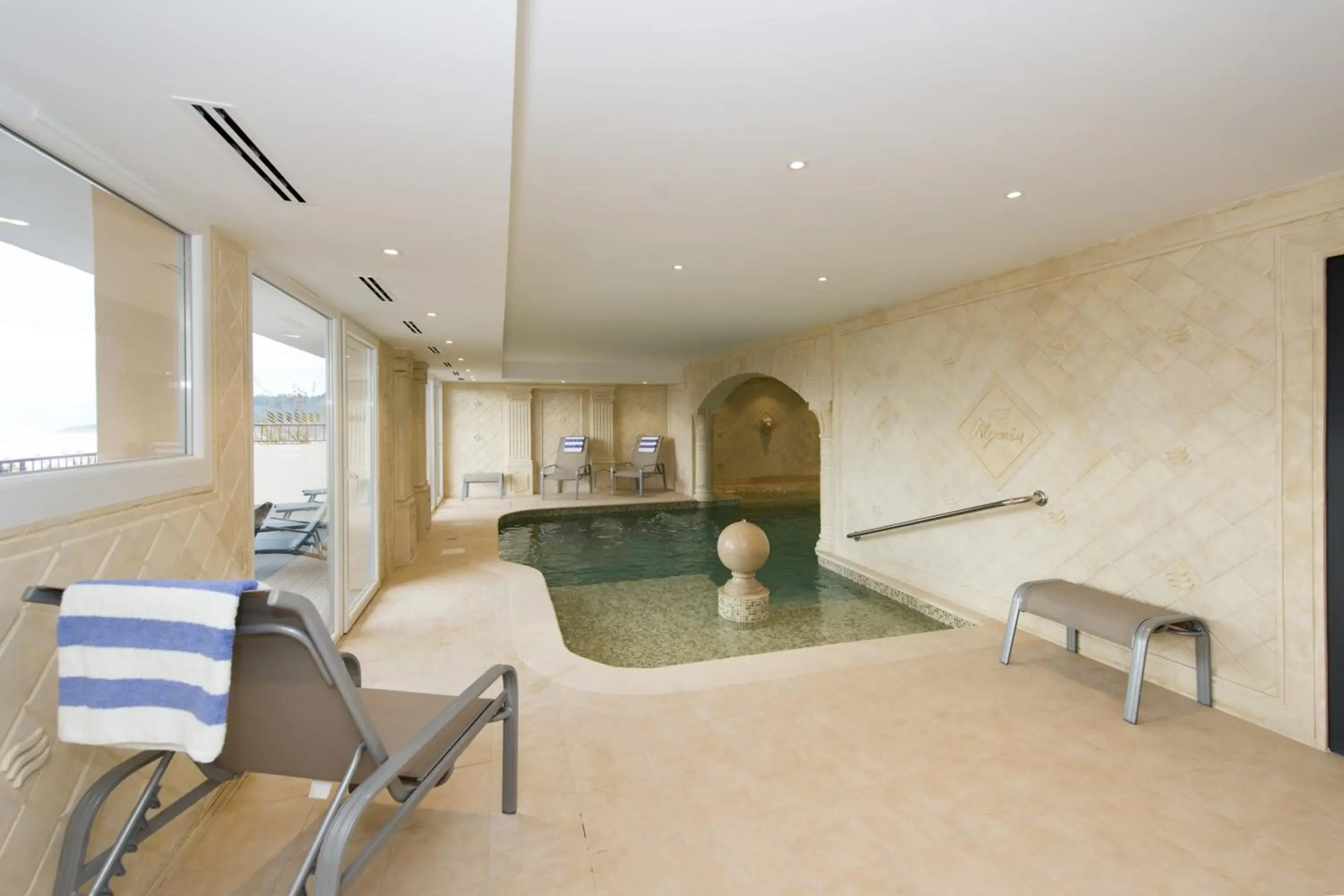 Solarium in Alexain Hotel Restaurant & Wellness - Colmar Ouest Solarium in Alexain Hotel Restaurant & Wellness - Colmar Ouest