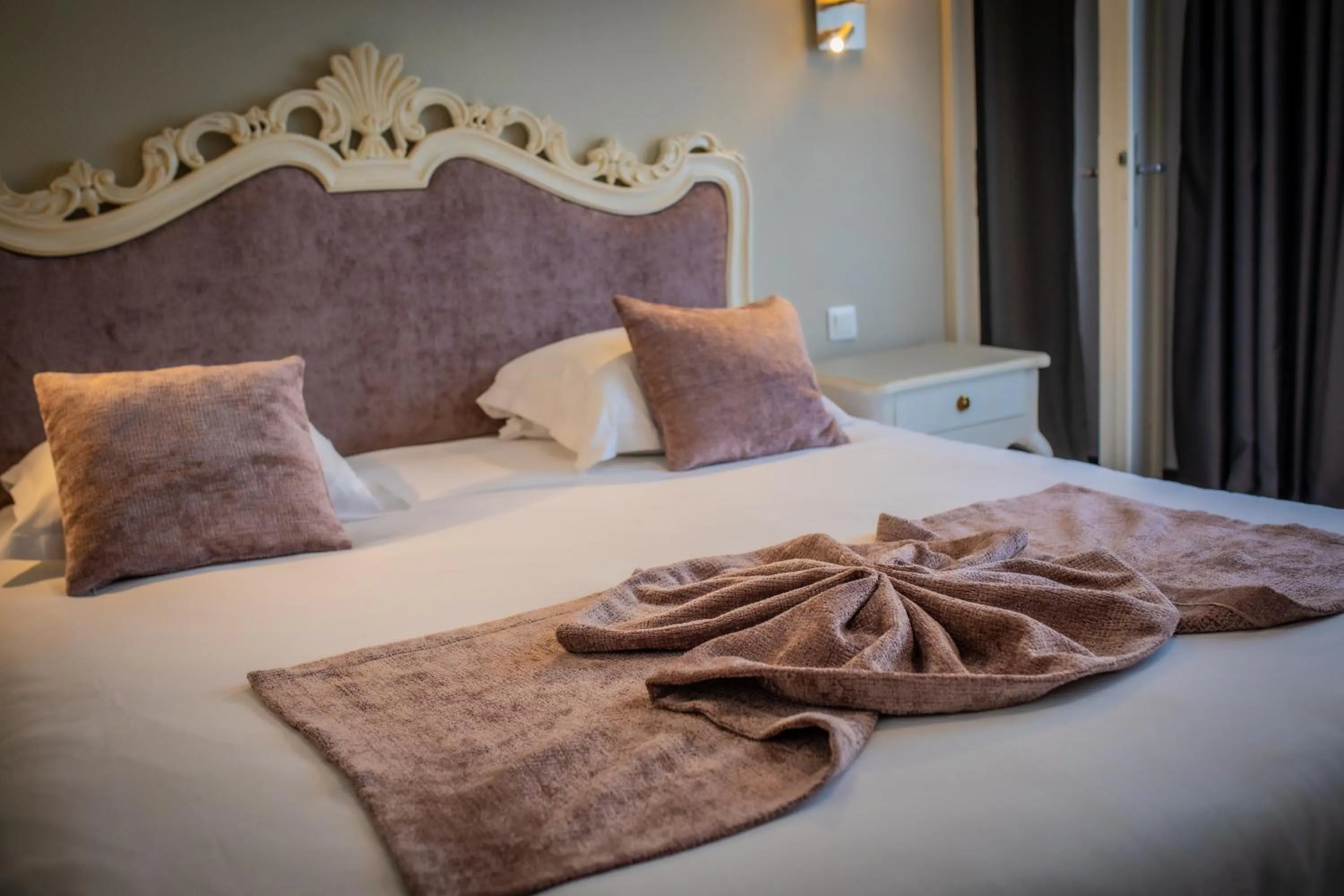Bed in Alexain Hotel Restaurant & Wellness - Colmar Ouest