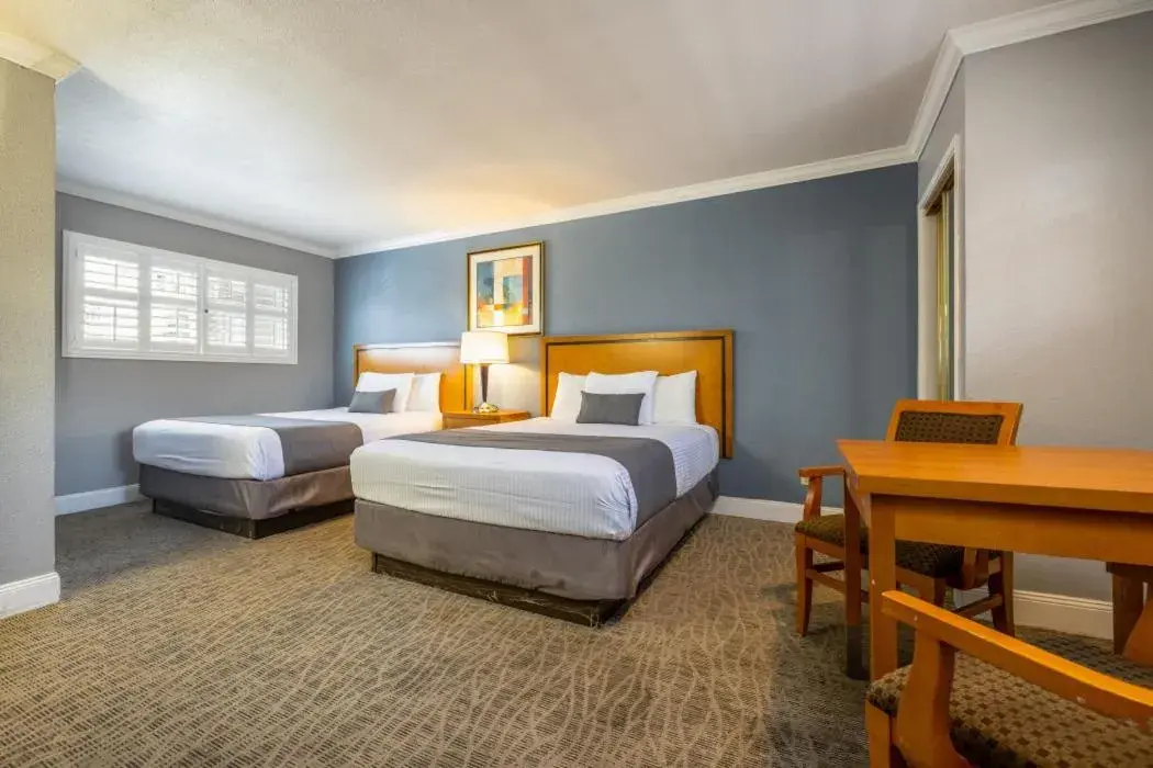 Bed in SOMA Park Inn Bed in SOMA Park Inn