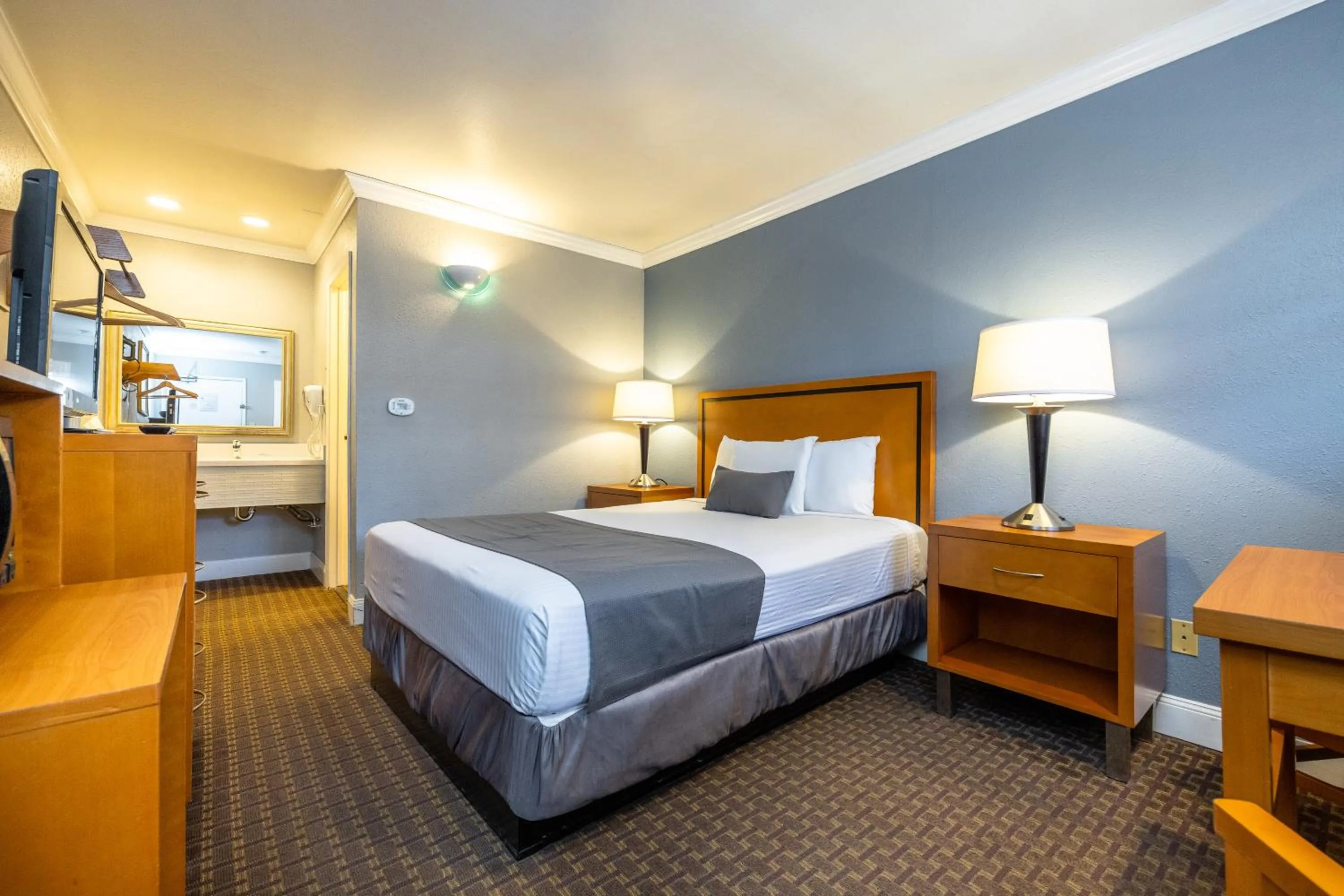Bed in SOMA Park Inn