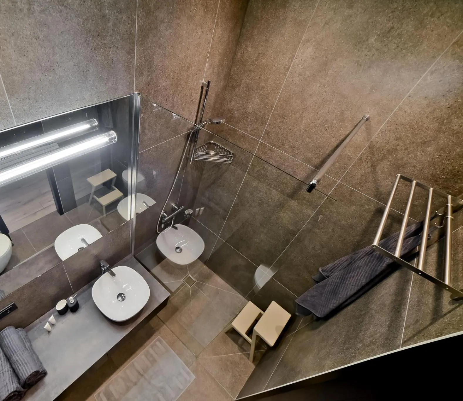 Shower in City Center Loft 2