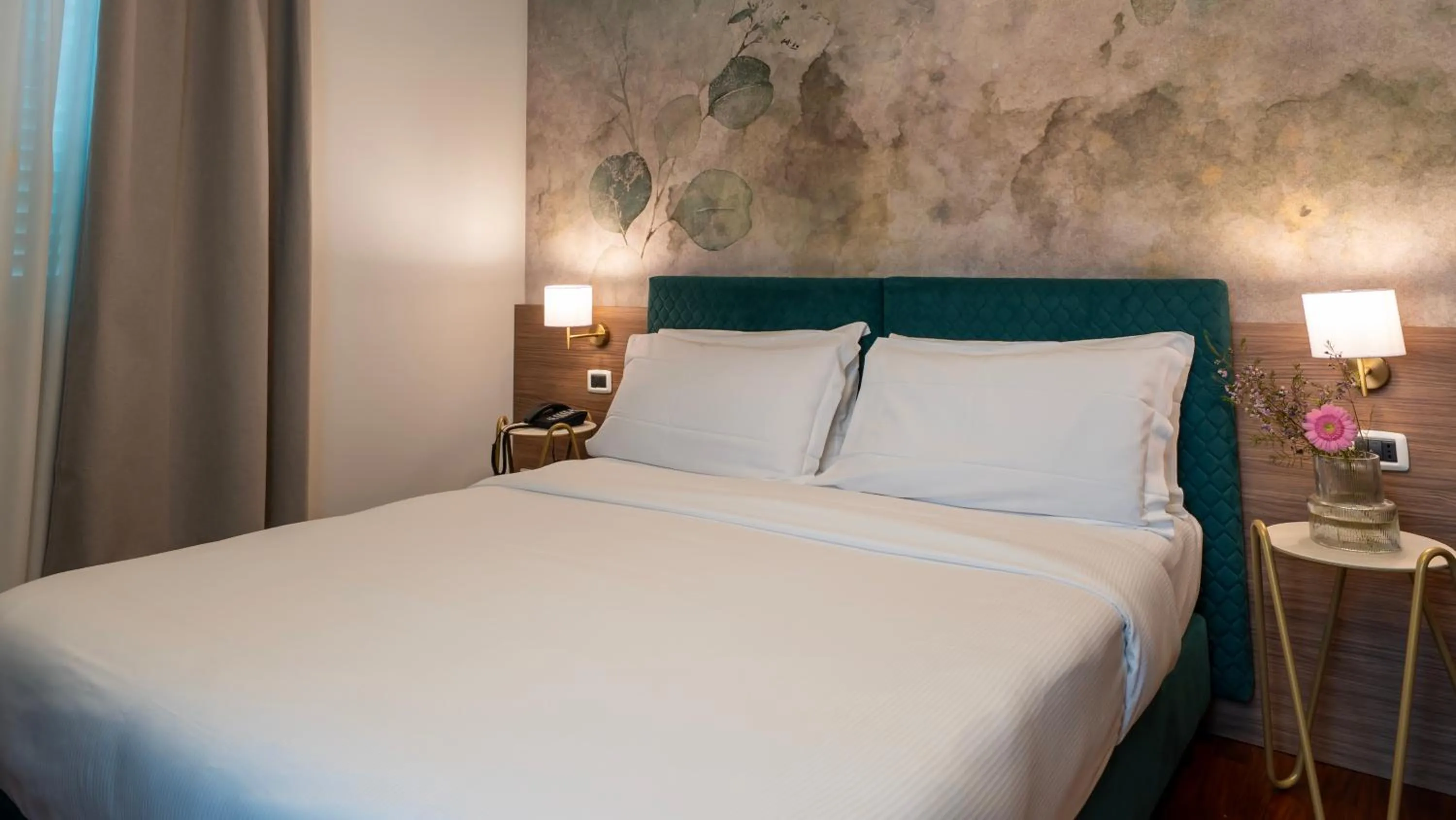 Bedroom, Bed in Gardone Palace Hotel