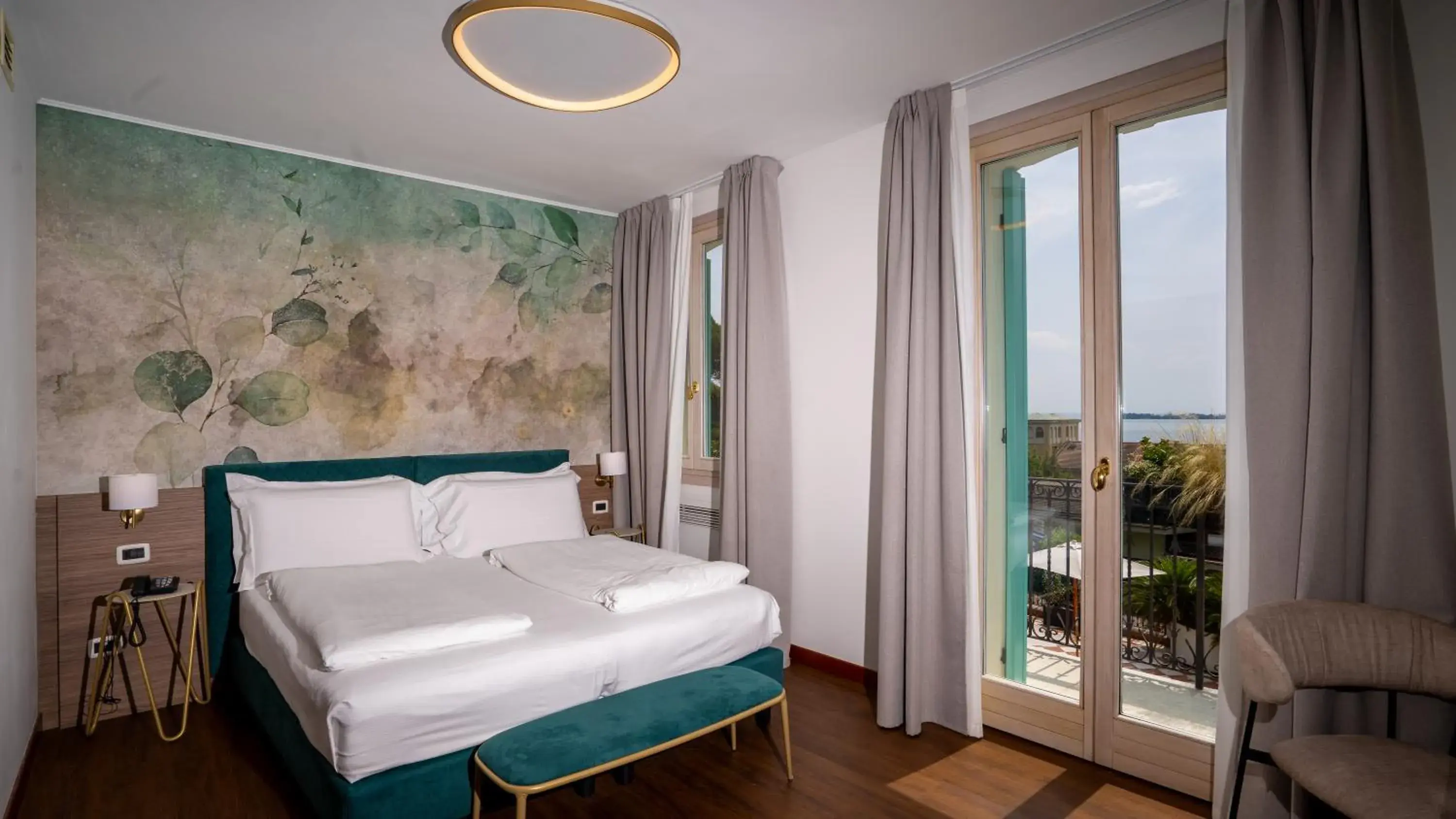 Double Room with Balcony in Gardone Palace Hotel Double Room with Balcony in Gardone Palace Hotel
