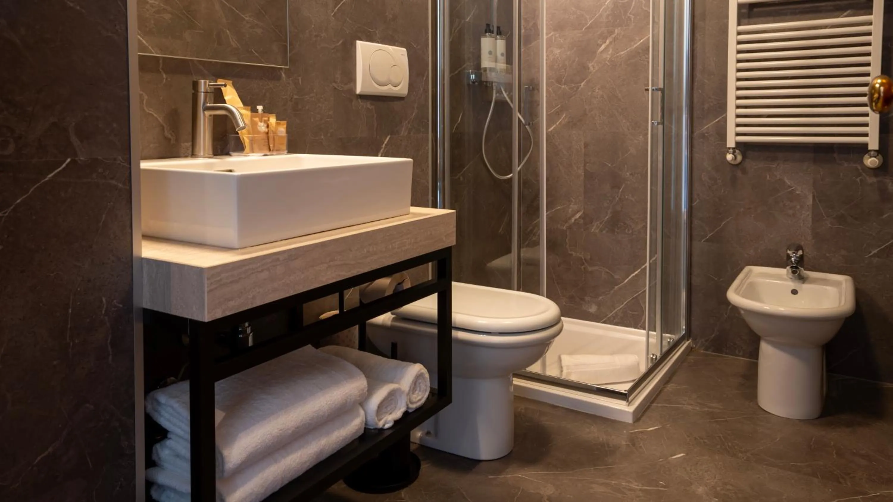 Bathroom in Gardone Palace Hotel