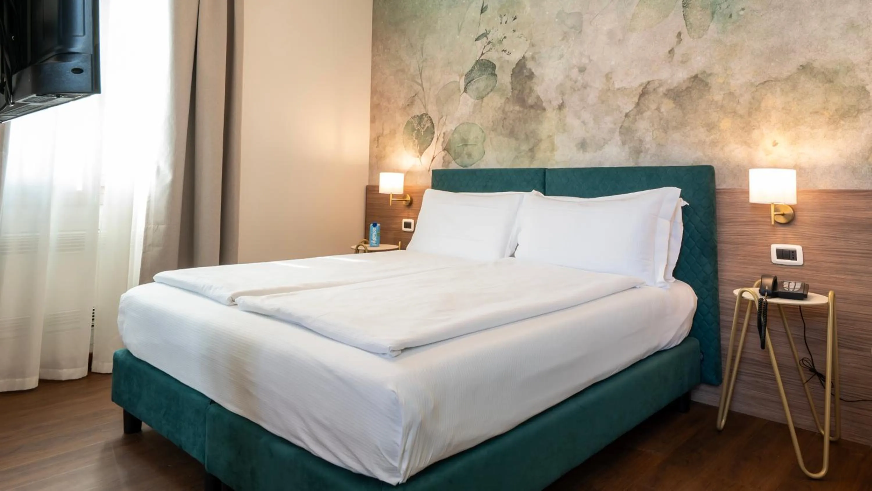 Bedroom, Bed in Gardone Palace Hotel