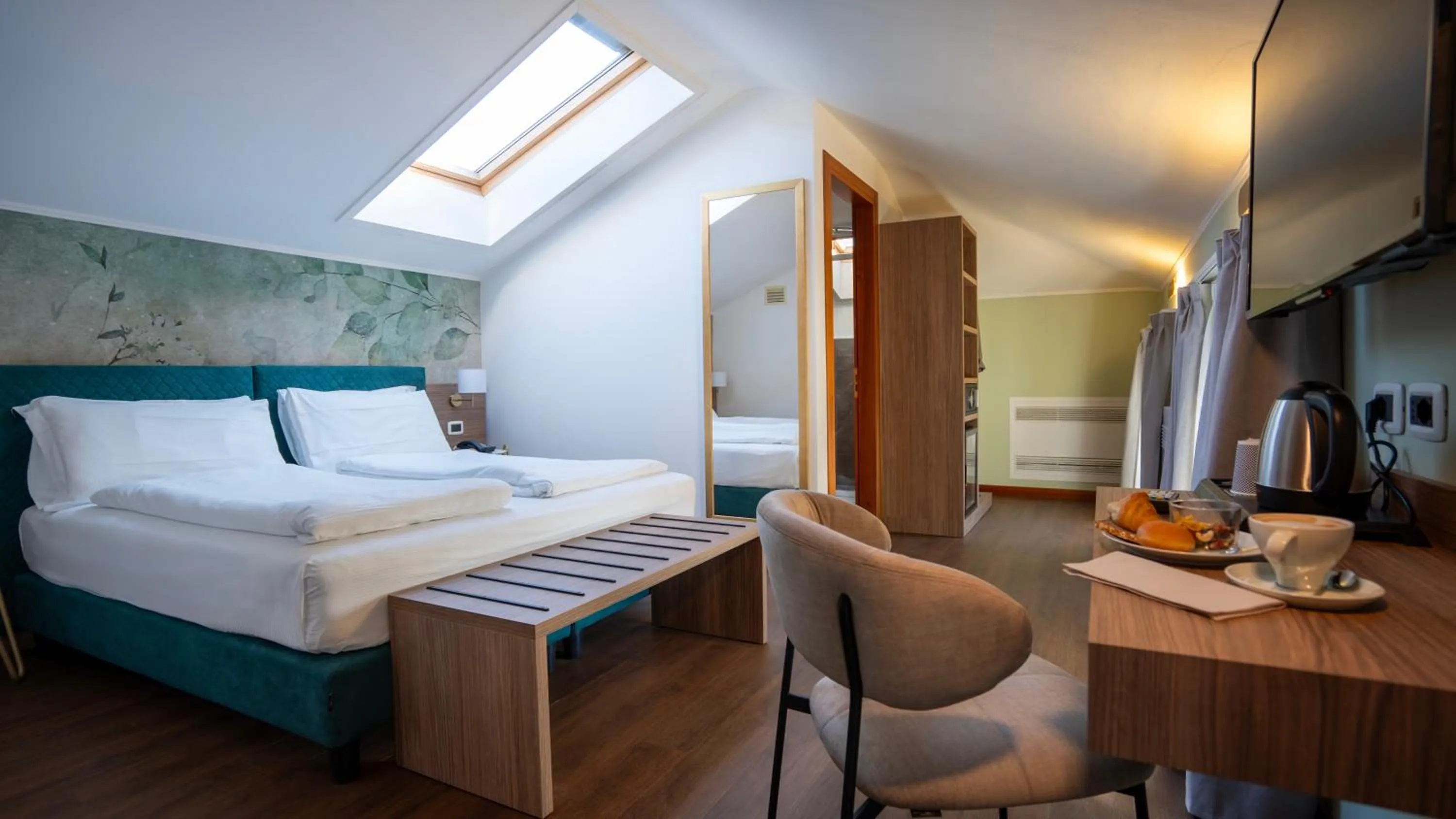 Bedroom, Bed in Gardone Palace Hotel