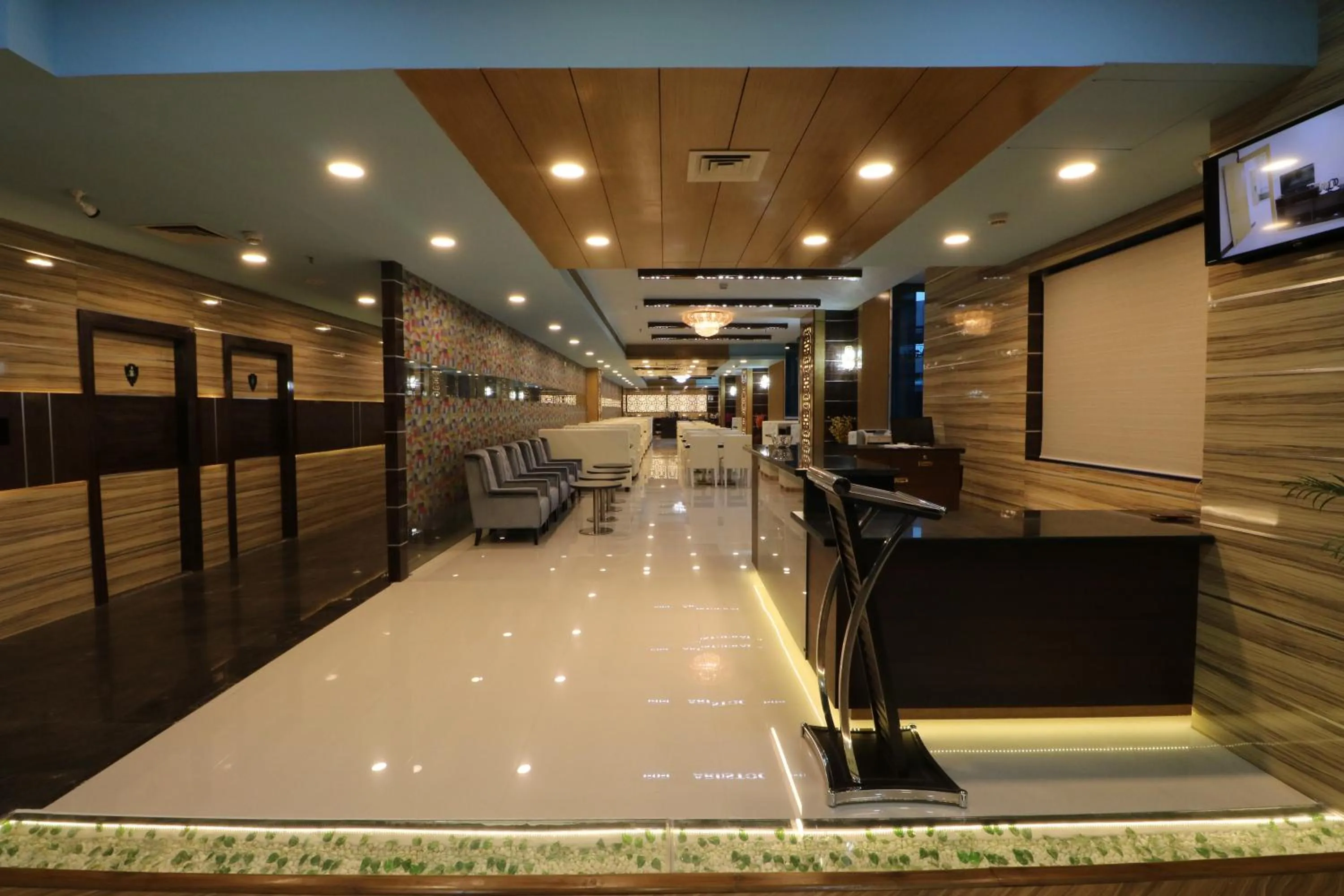 Restaurant/places to eat in Aristocrat Hotel, New Town, Kolkata