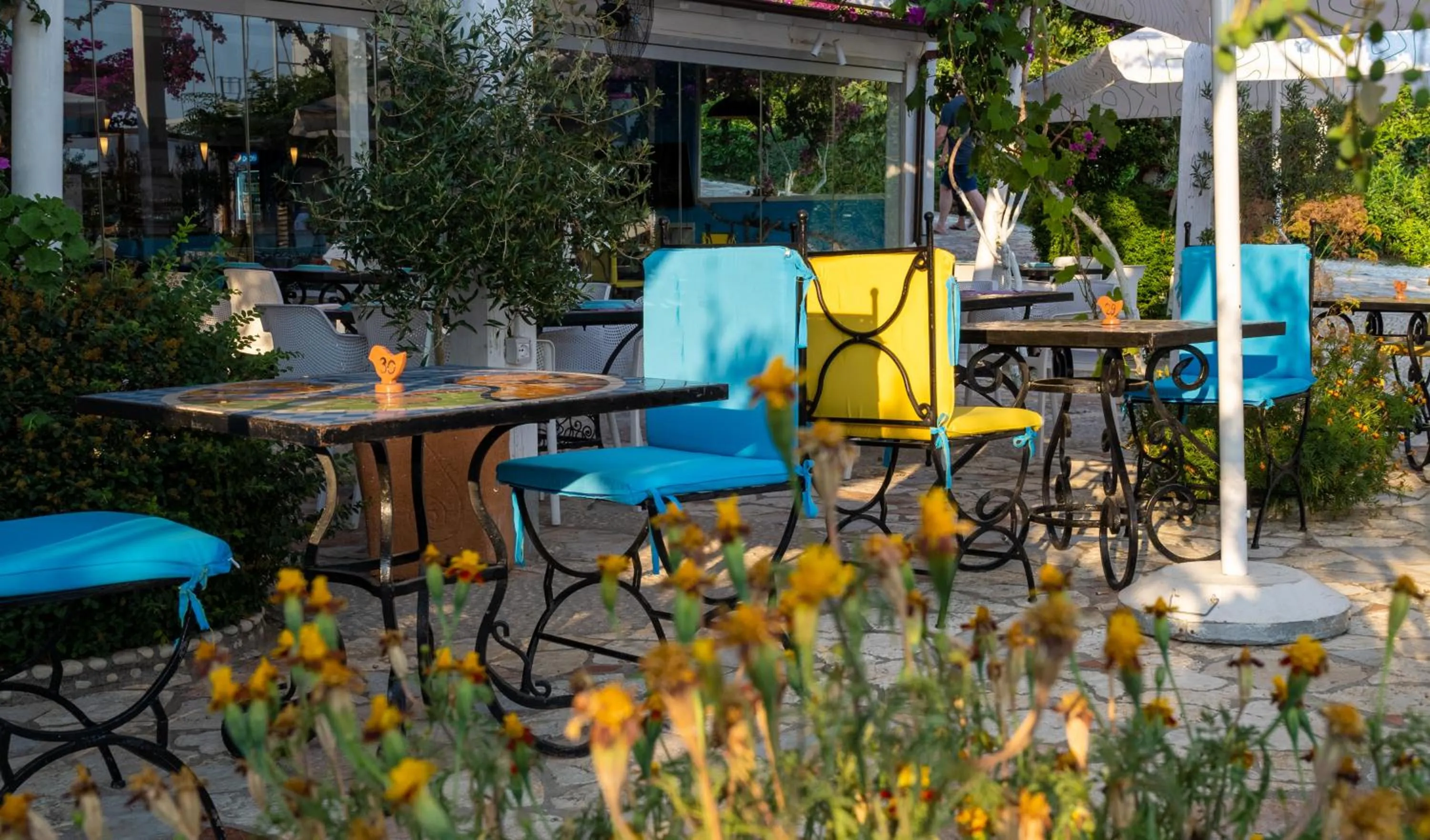 Restaurant/places to eat in Bougainville Bay Apartments